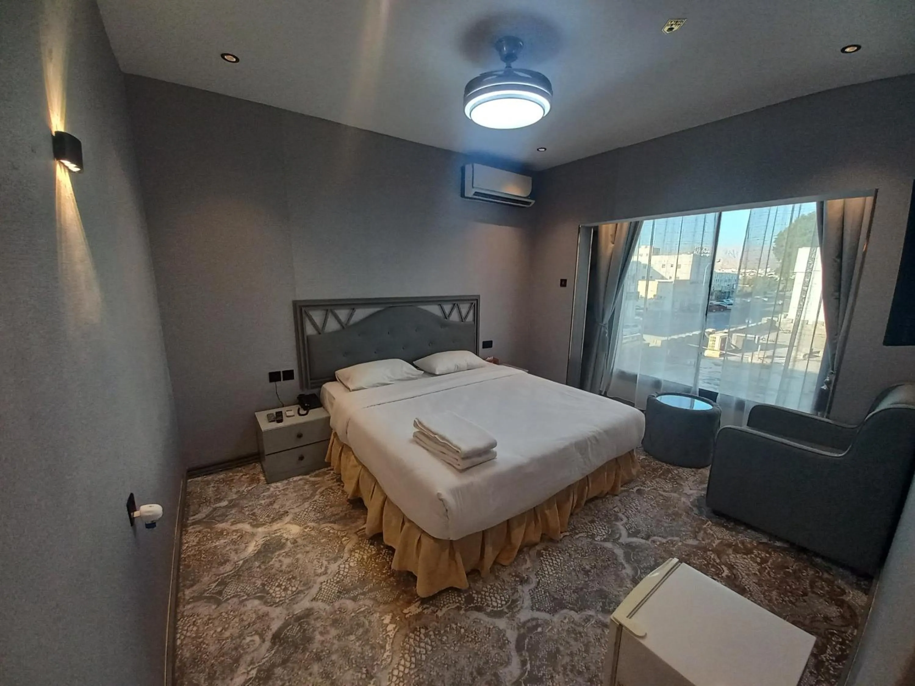 Photo of the whole room, Bed in Sur Hotel