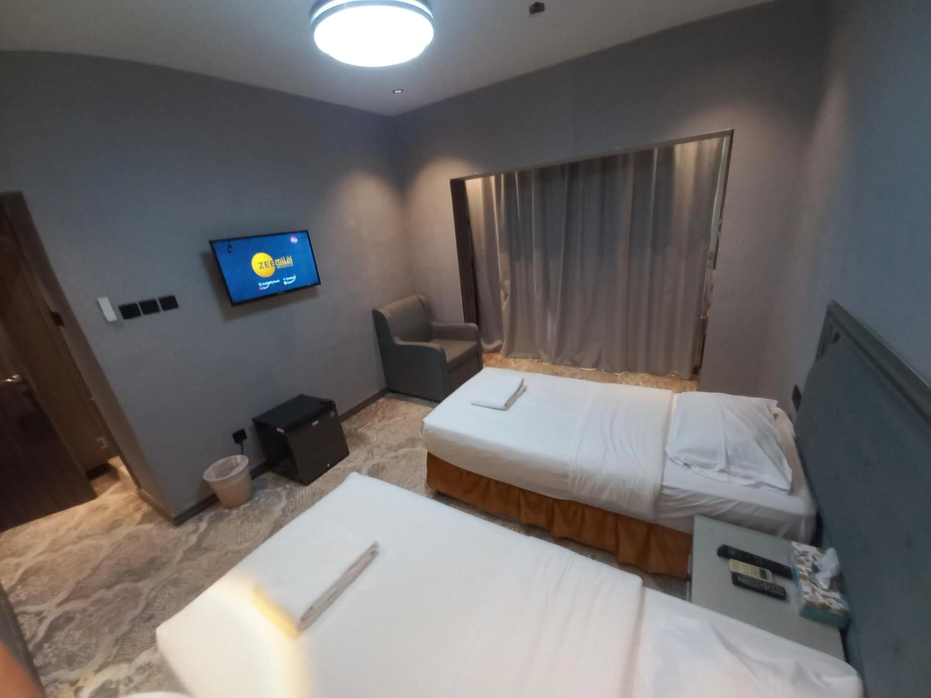 Photo of the whole room, Bed in Sur Hotel