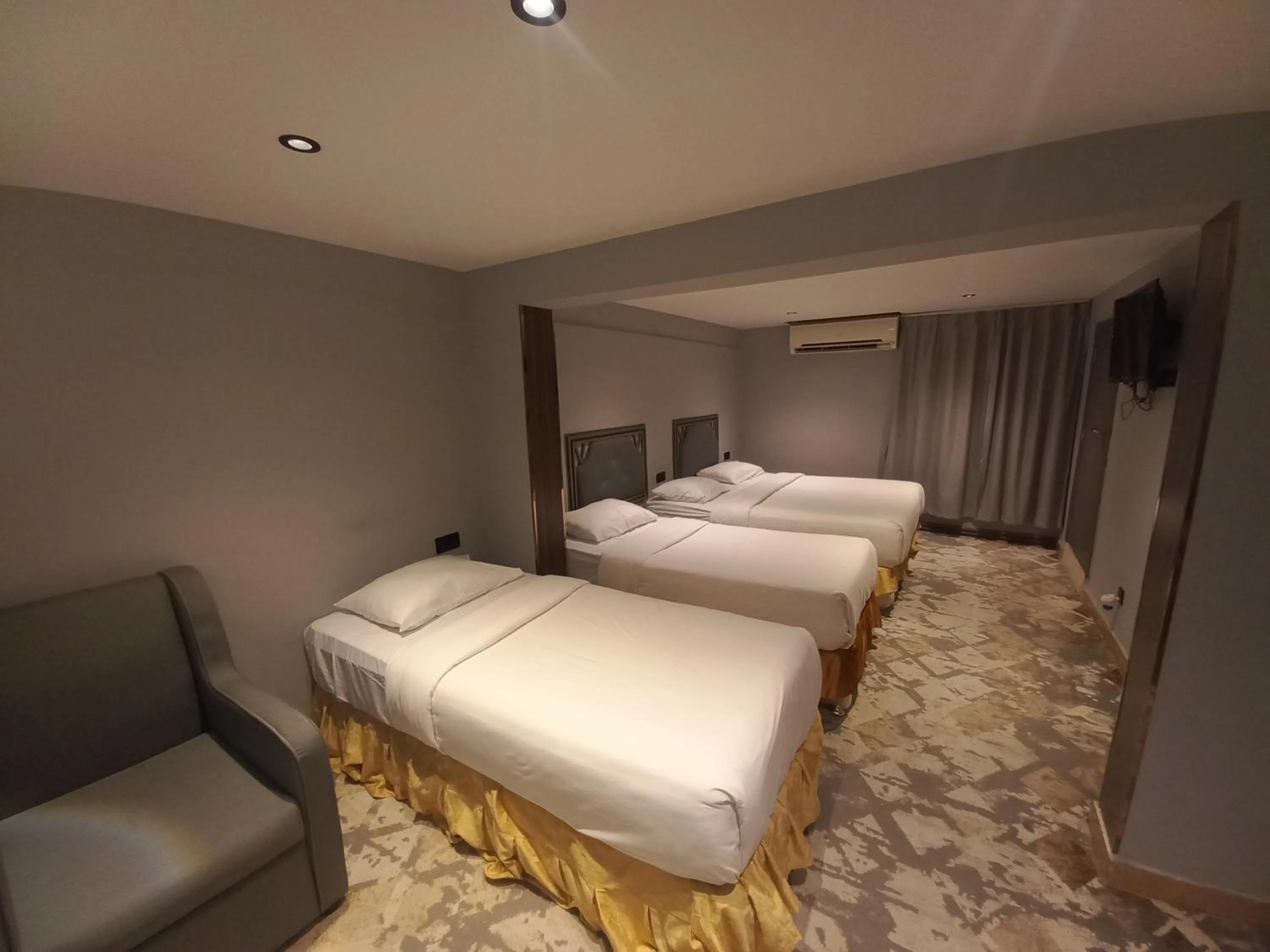 Photo of the whole room in Sur Hotel