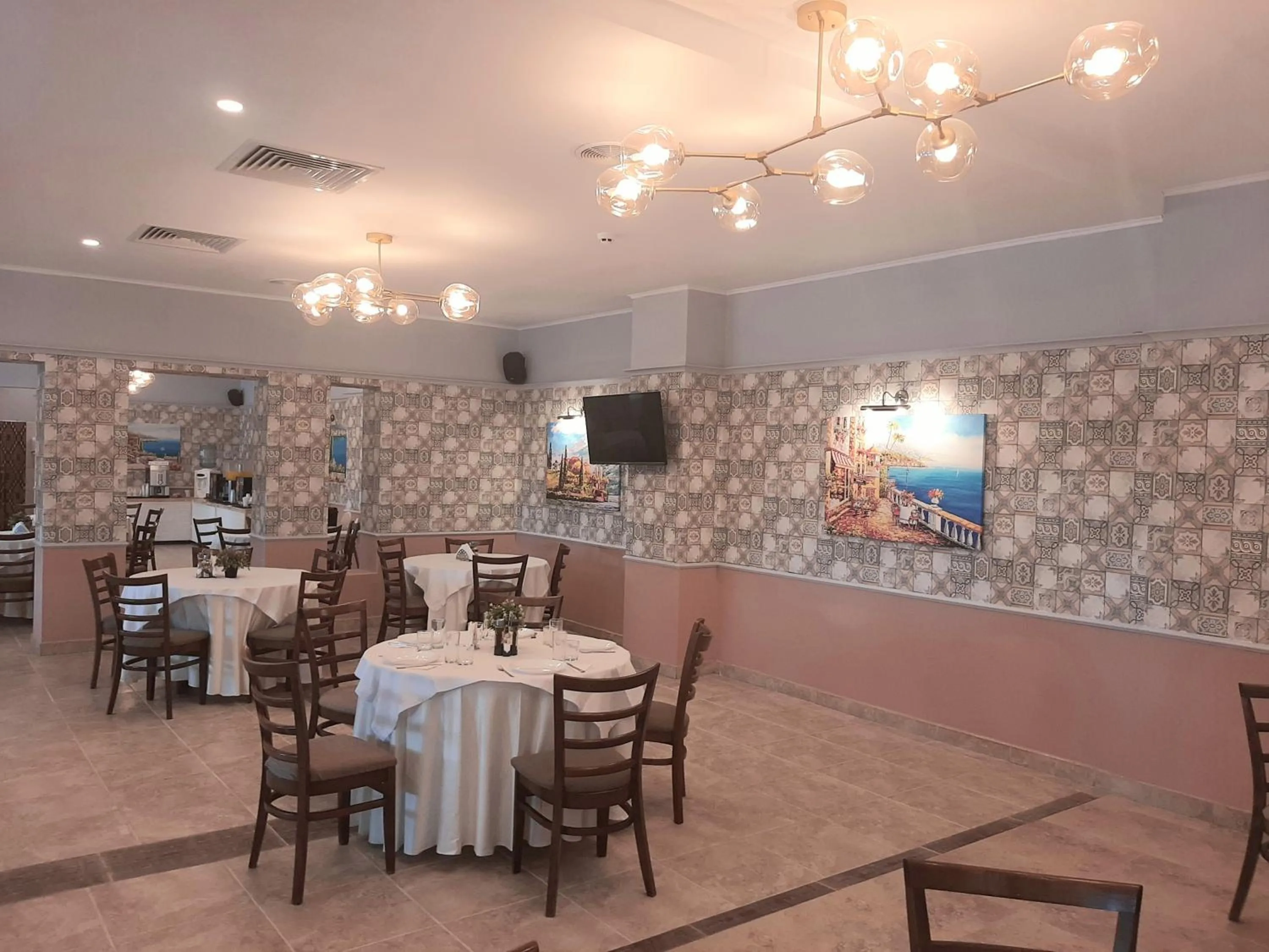 Restaurant/places to eat in Detelina Hotel