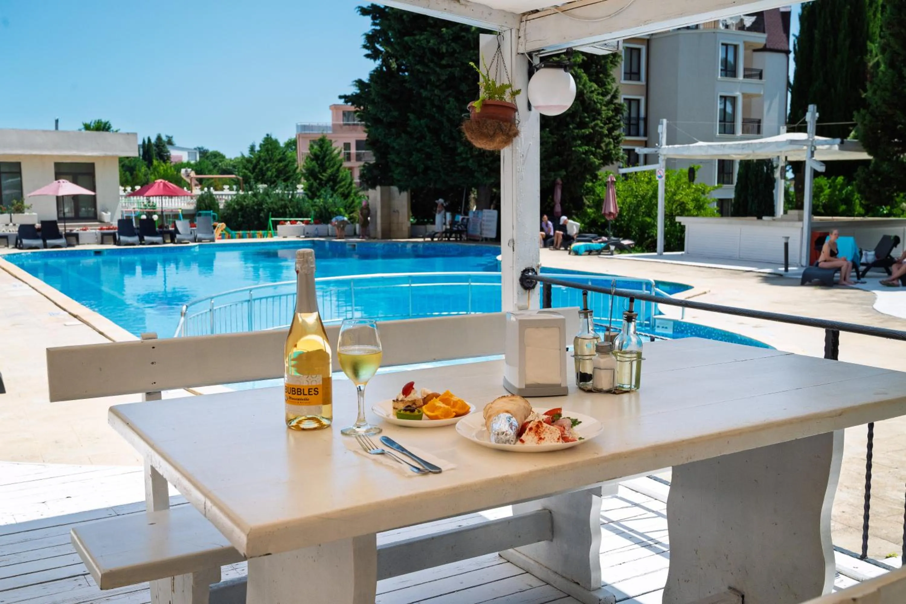 Restaurant/places to eat in Detelina Hotel