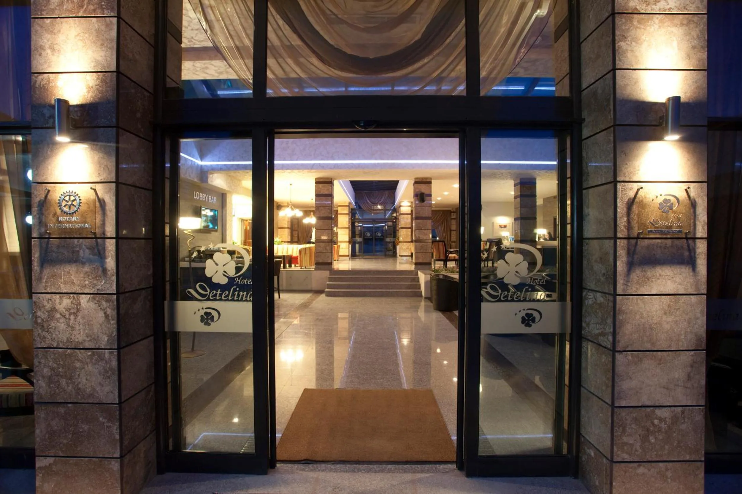 Facade/entrance in Detelina Hotel