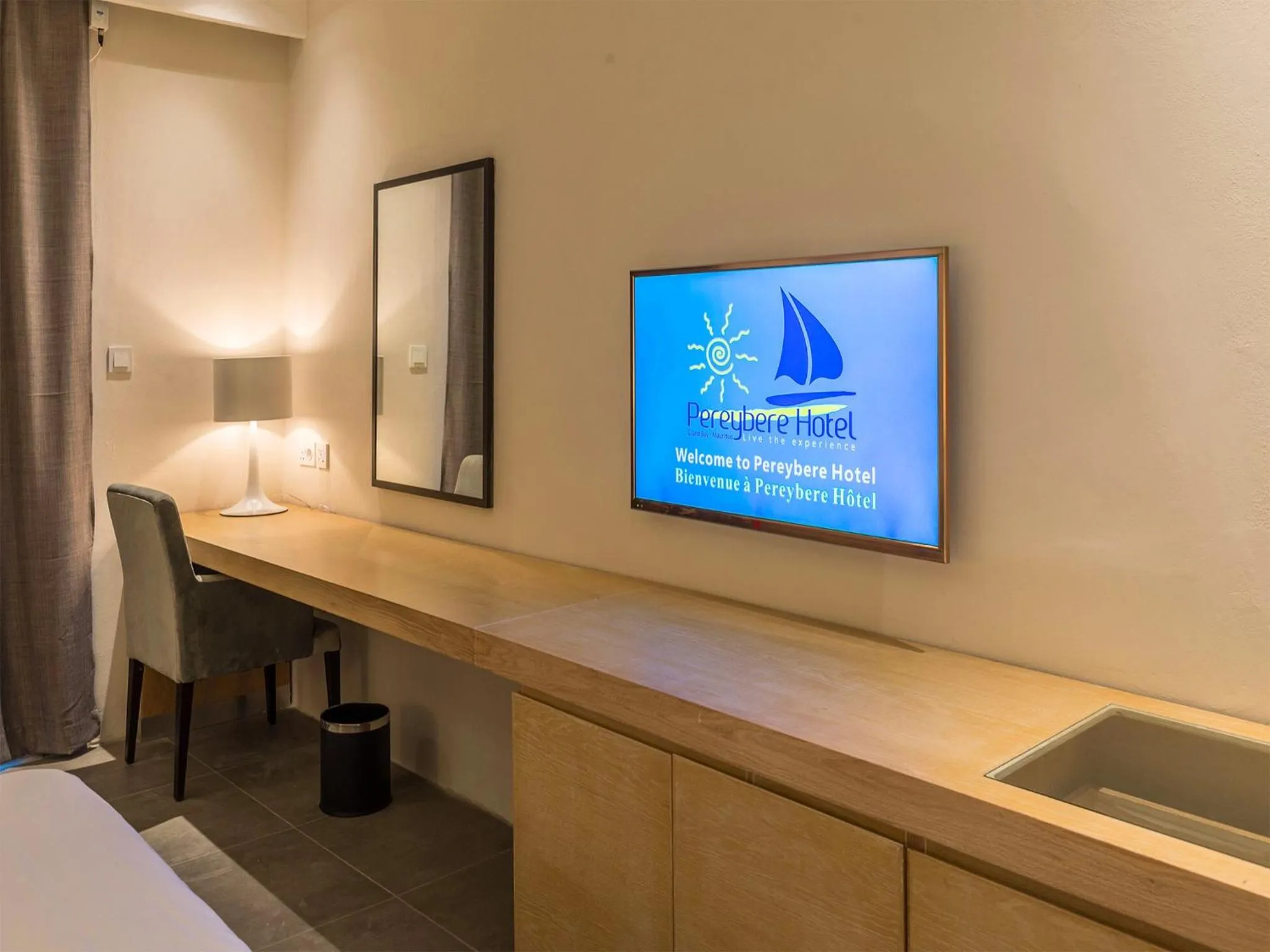 Photo of the whole room, Bed in Pereybere Hotel & Spa