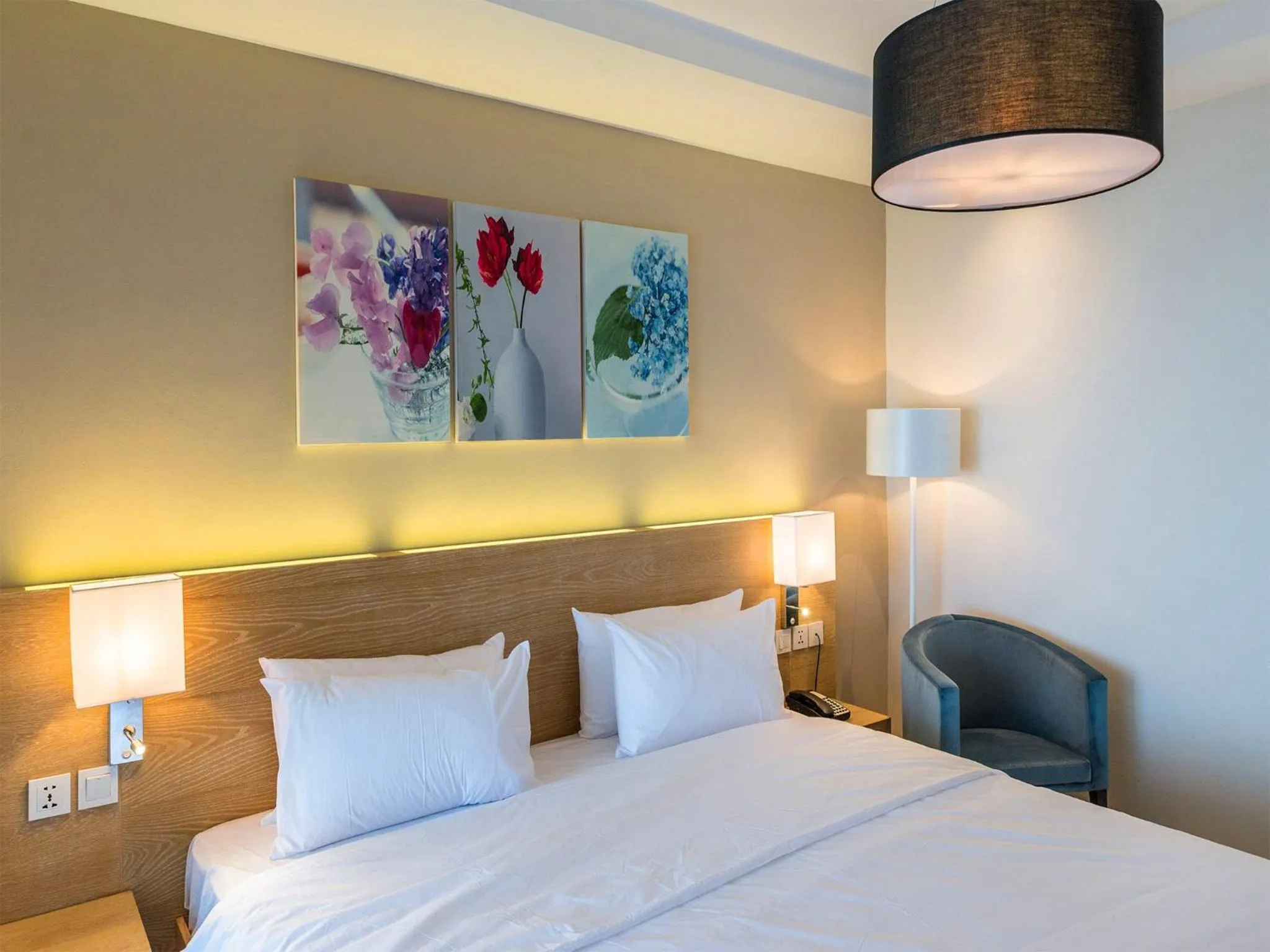 Seating area, Bed in Pereybere Hotel & Spa