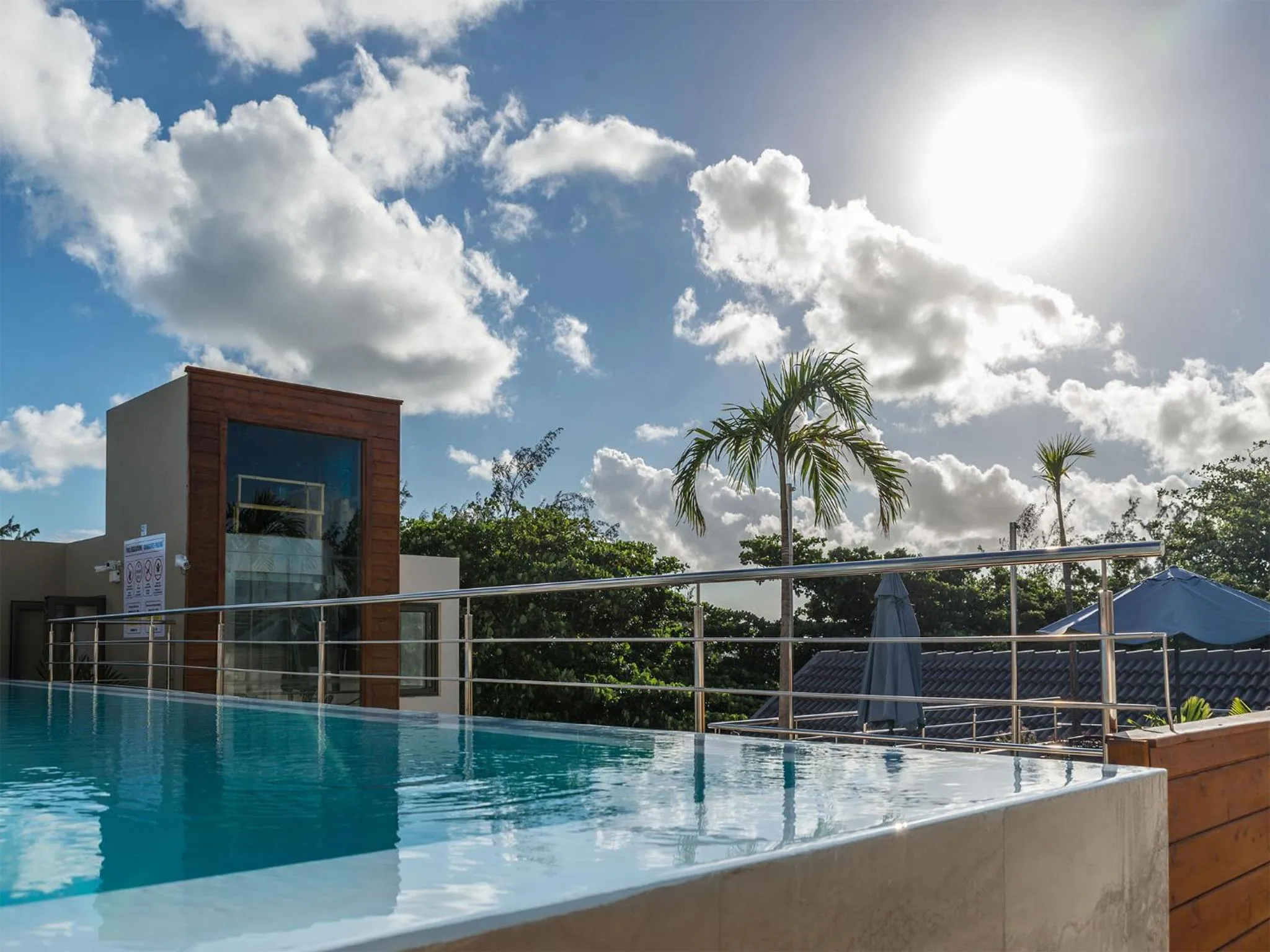 Swimming pool in Pereybere Hotel & Spa