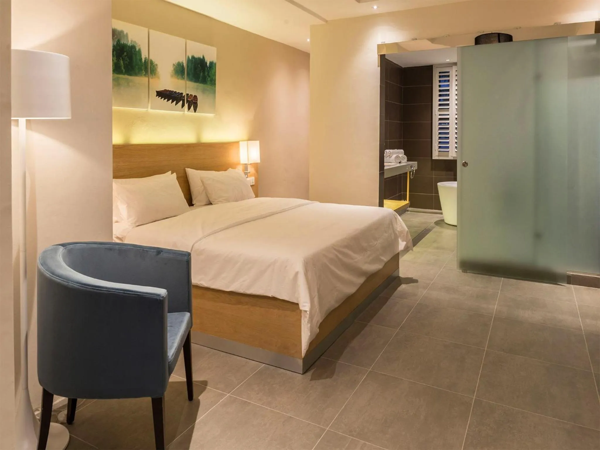 Photo of the whole room, Bed in Pereybere Hotel & Spa