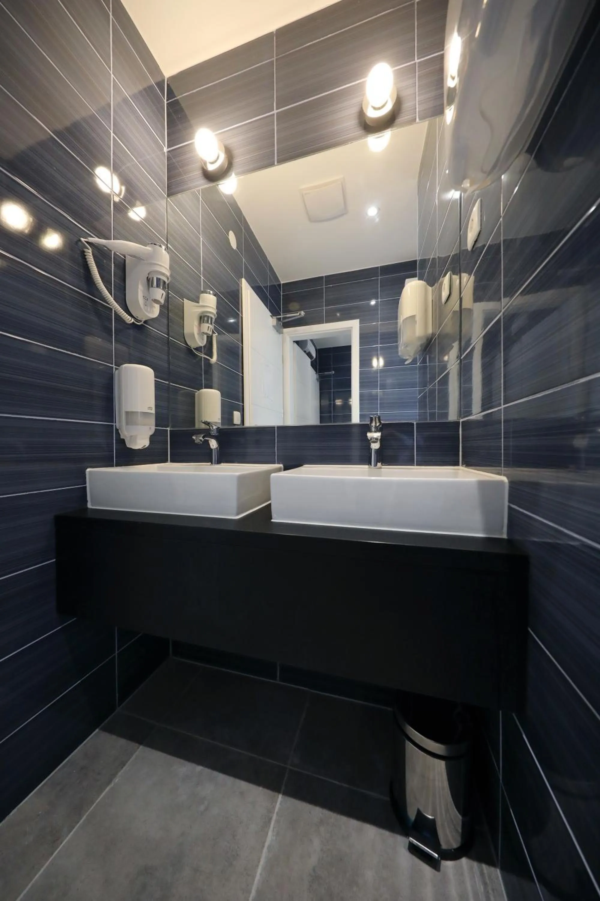 Shower in Downtown Boutique Hostel