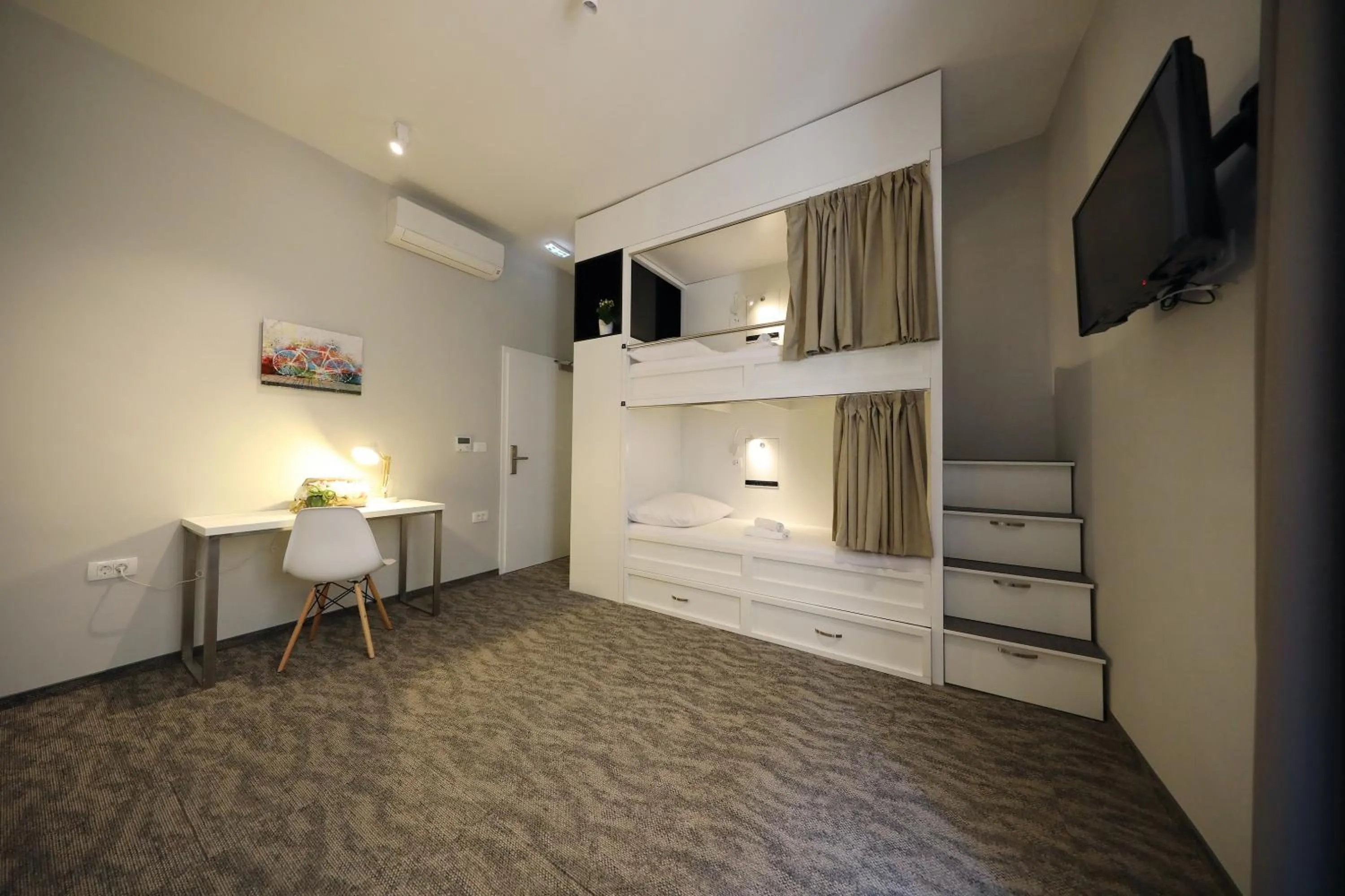 Bedroom, Bed in Downtown Boutique Hostel