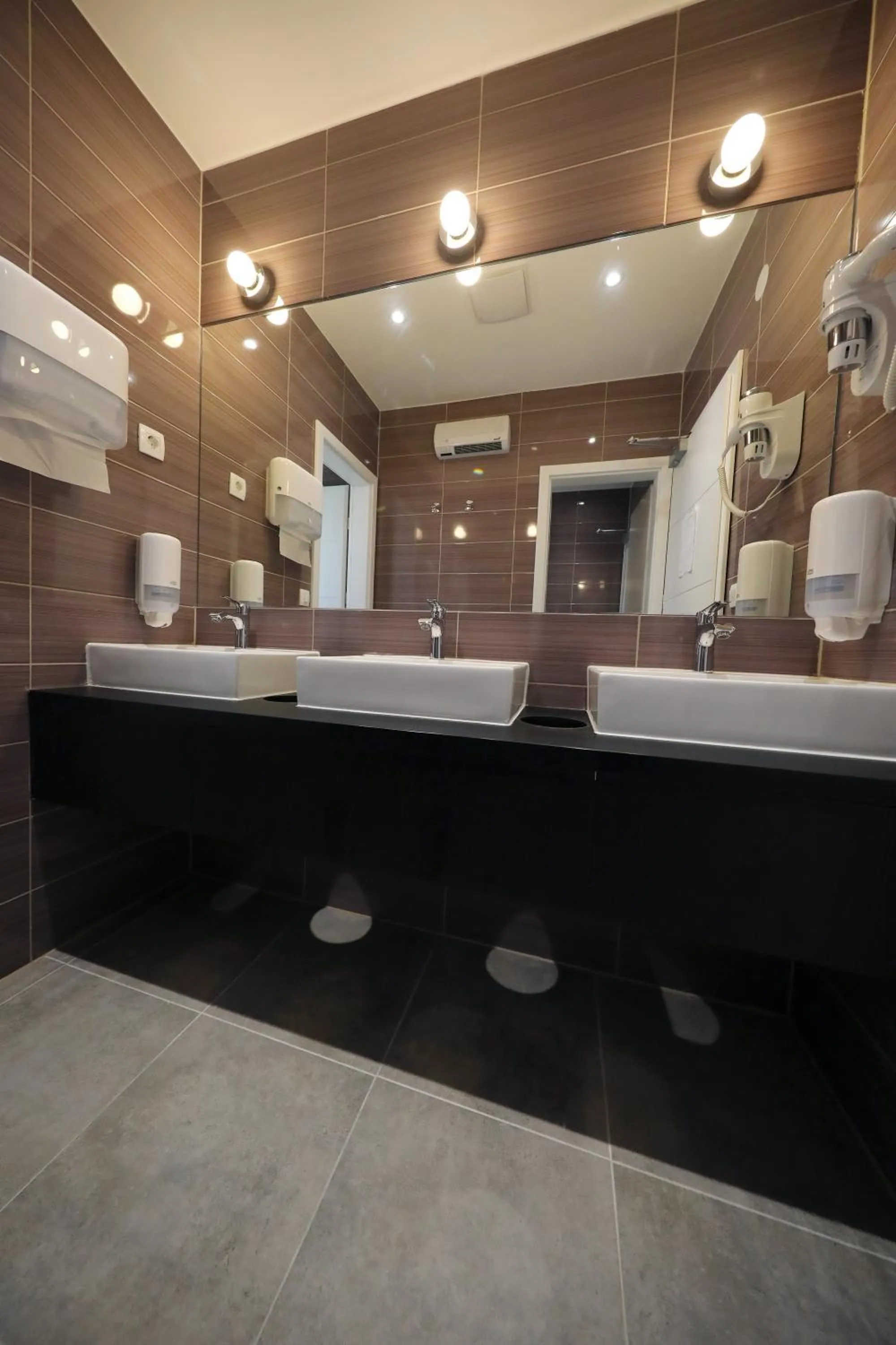 Shower in Downtown Boutique Hostel