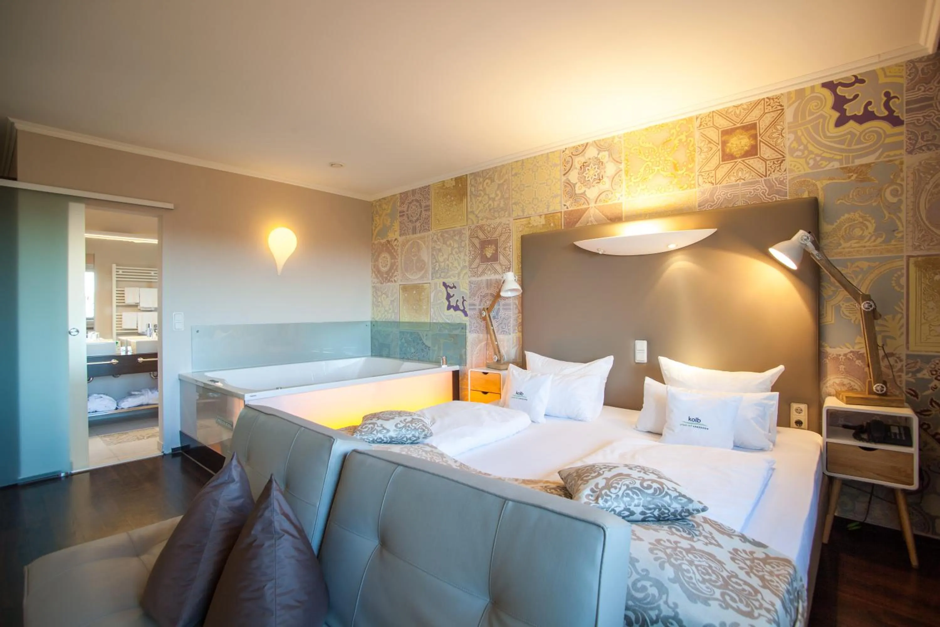 Photo of the whole room, Bed in Retro Design Hotel