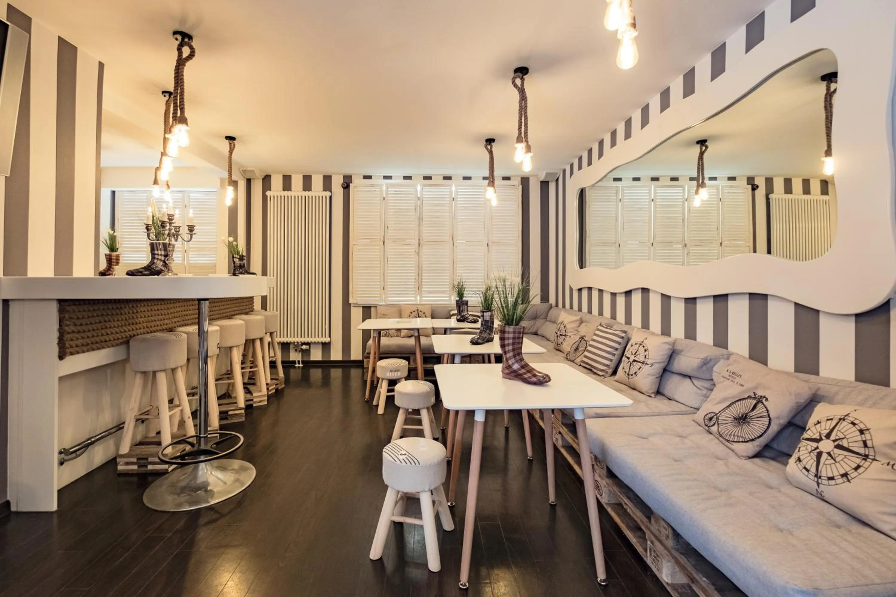 Lounge or bar in Retro Design Hotel