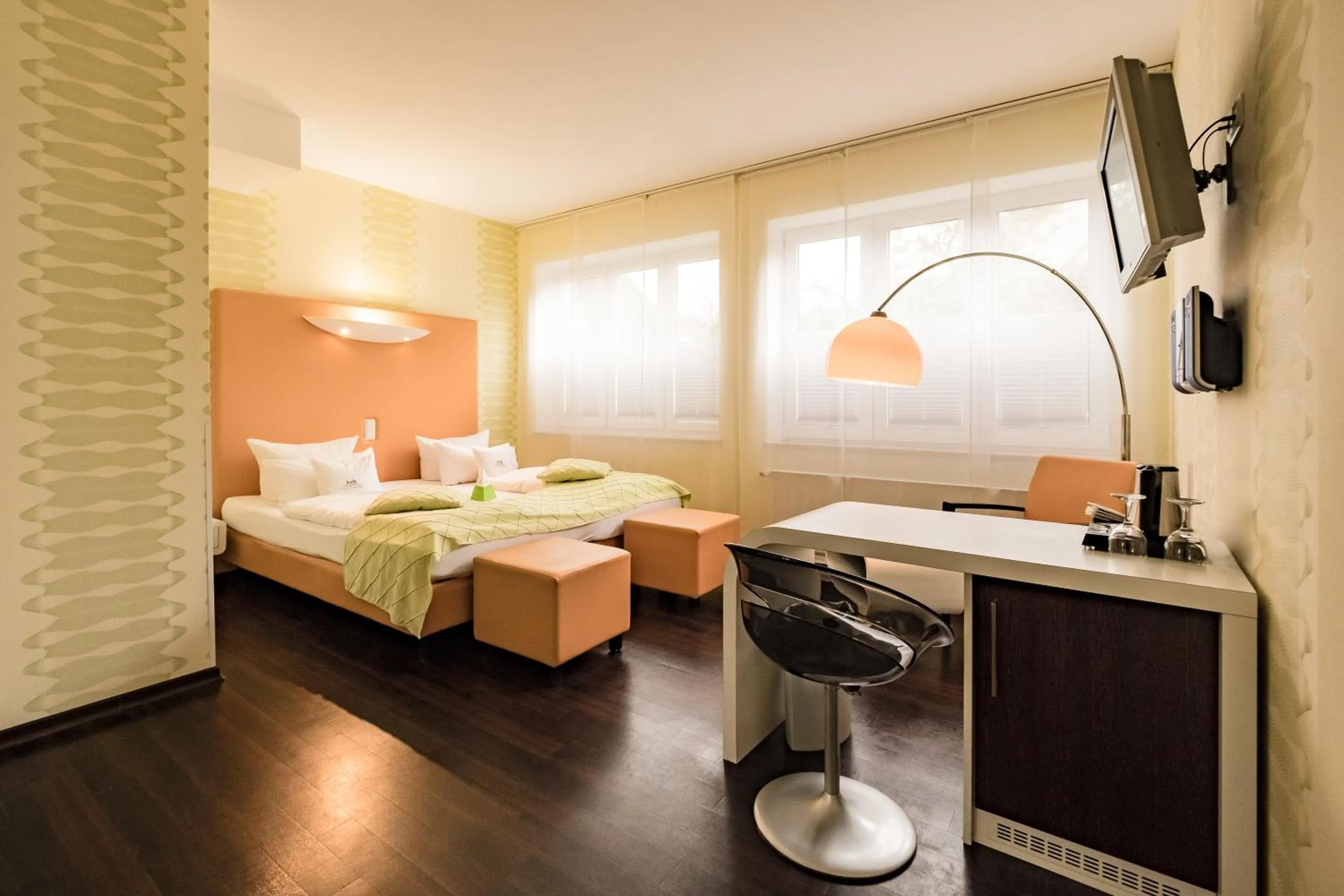 Photo of the whole room, Bed in Retro Design Hotel