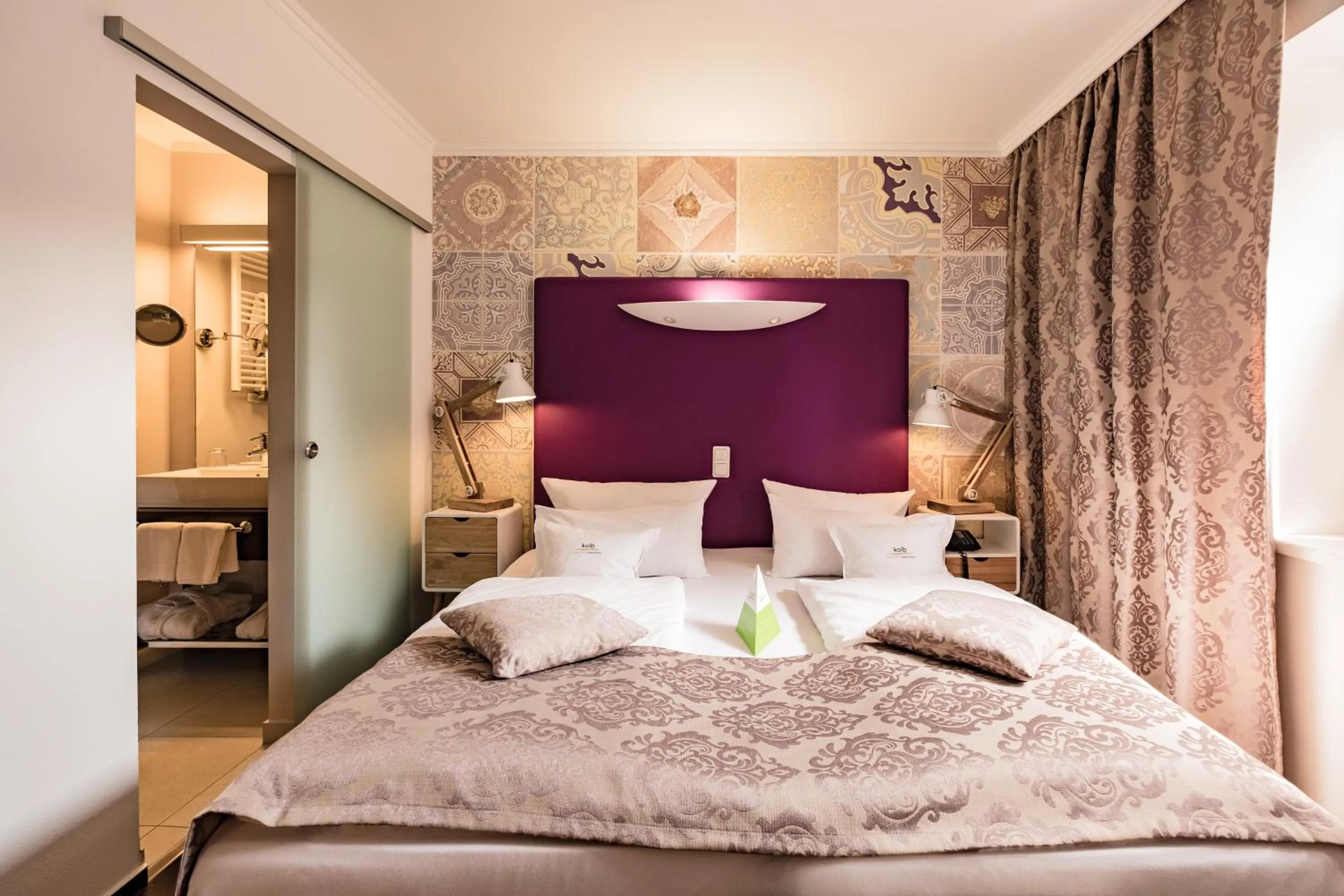 Photo of the whole room, Bed in Retro Design Hotel