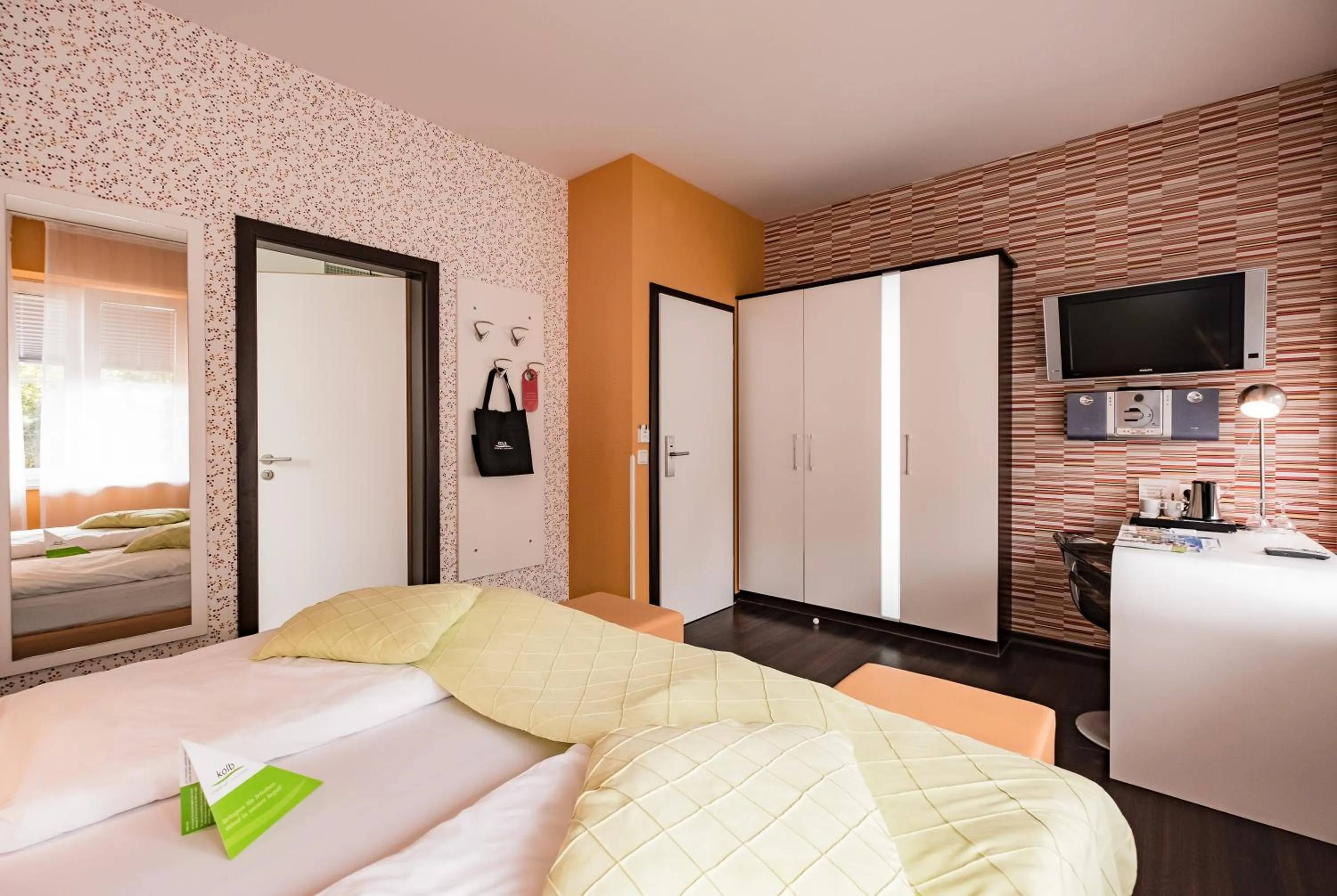 Photo of the whole room, Bed in Retro Design Hotel