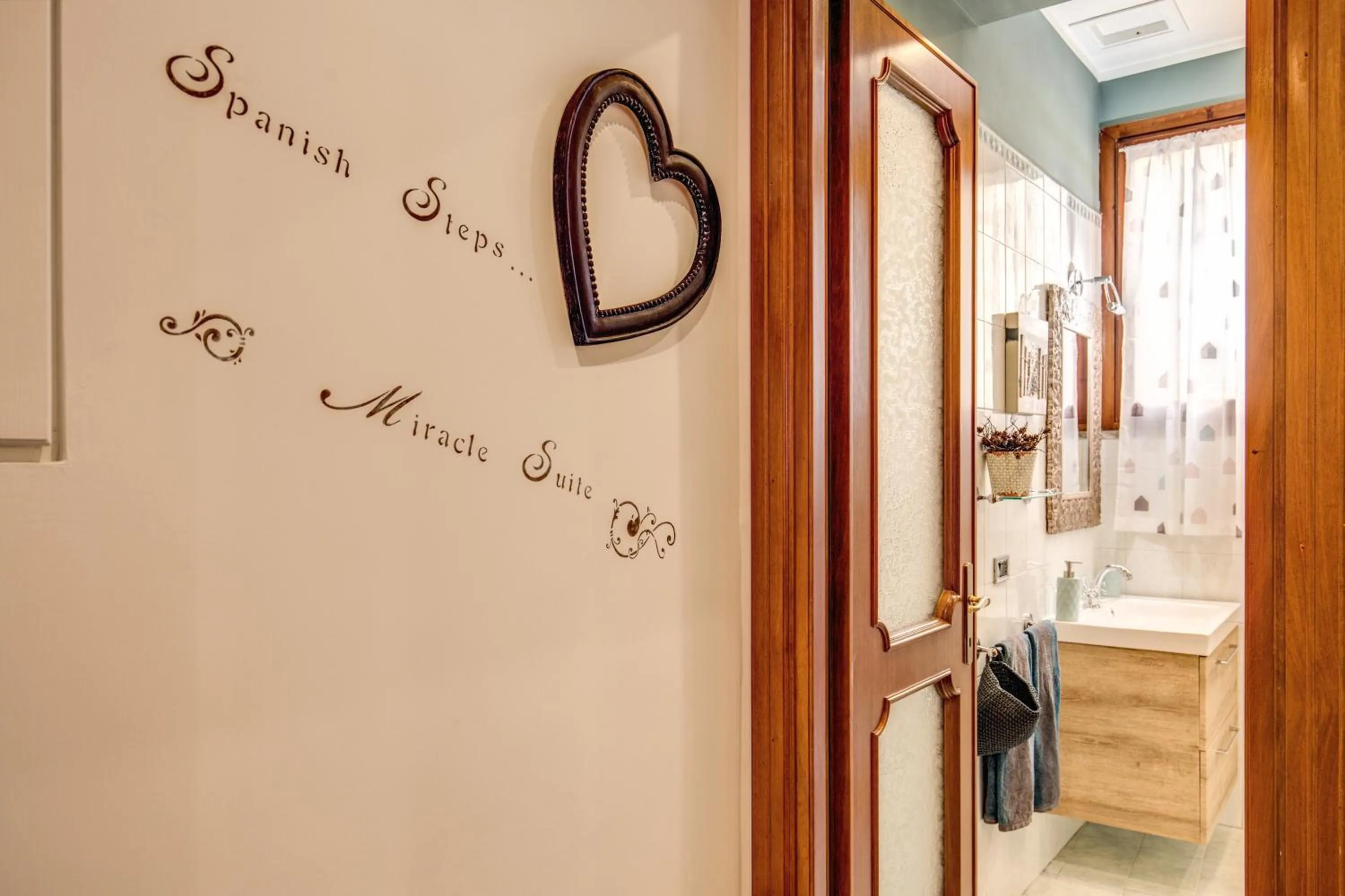 Decorative detail, Bed in Spanish Steps Miracle Suite