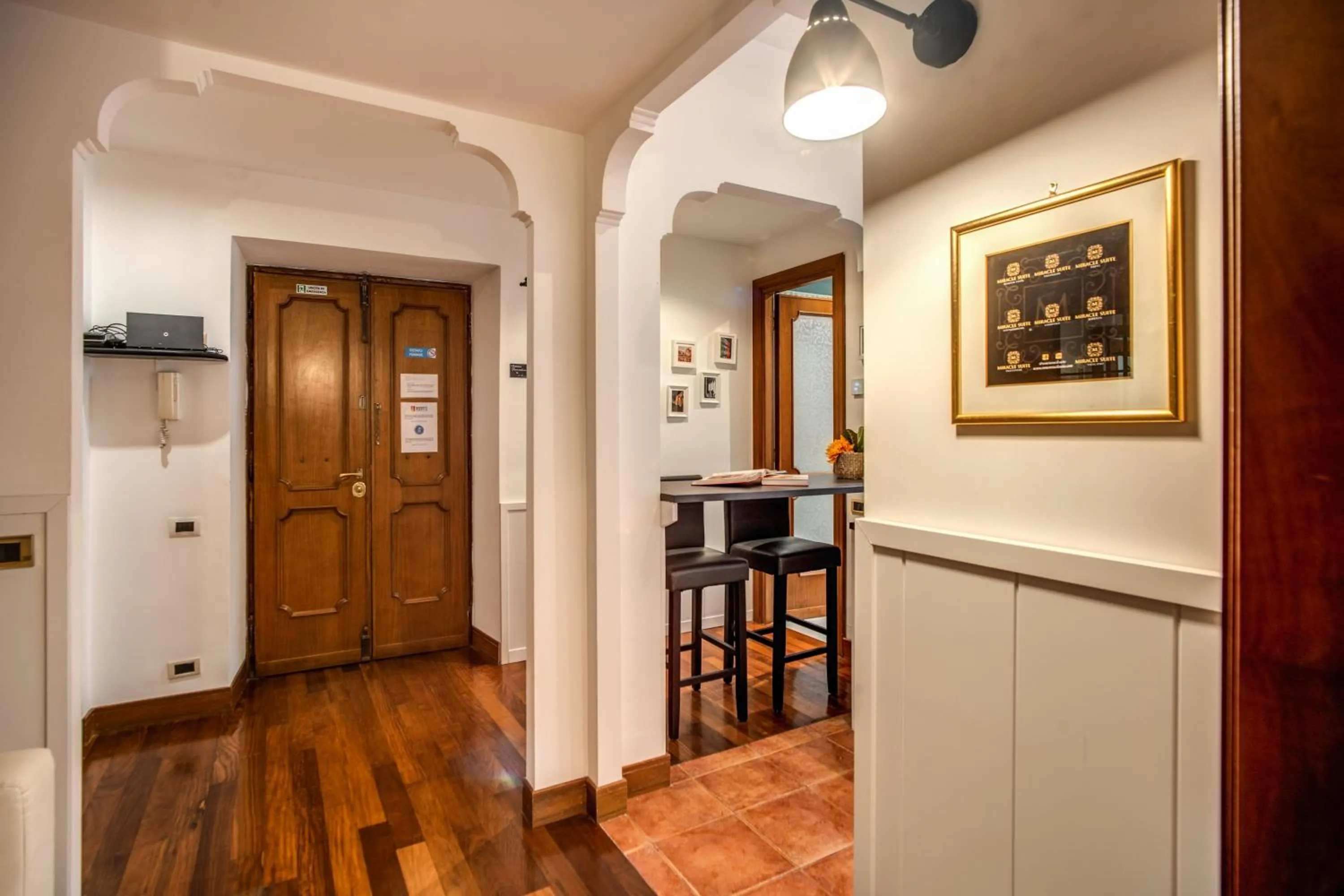 Dining area in Spanish Steps Miracle Suite