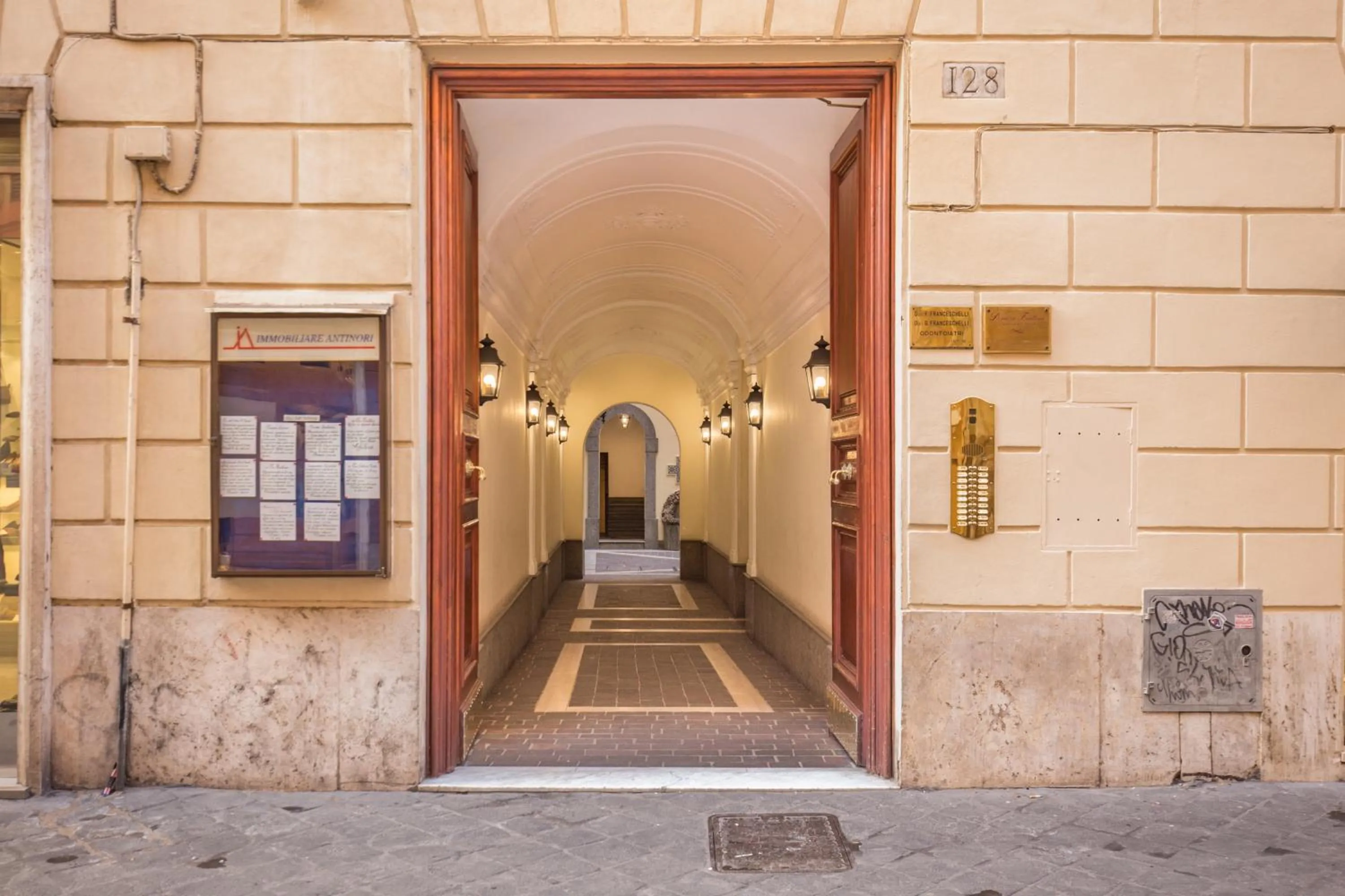 Facade/entrance in Spanish Steps Miracle Suite