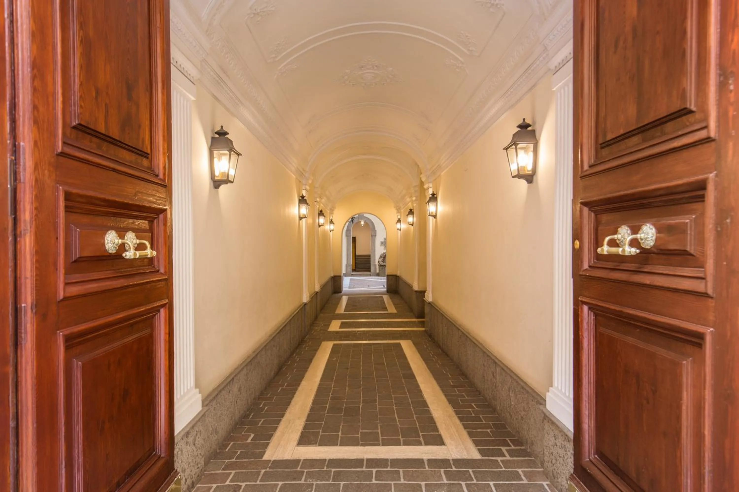 Facade/entrance in Spanish Steps Miracle Suite