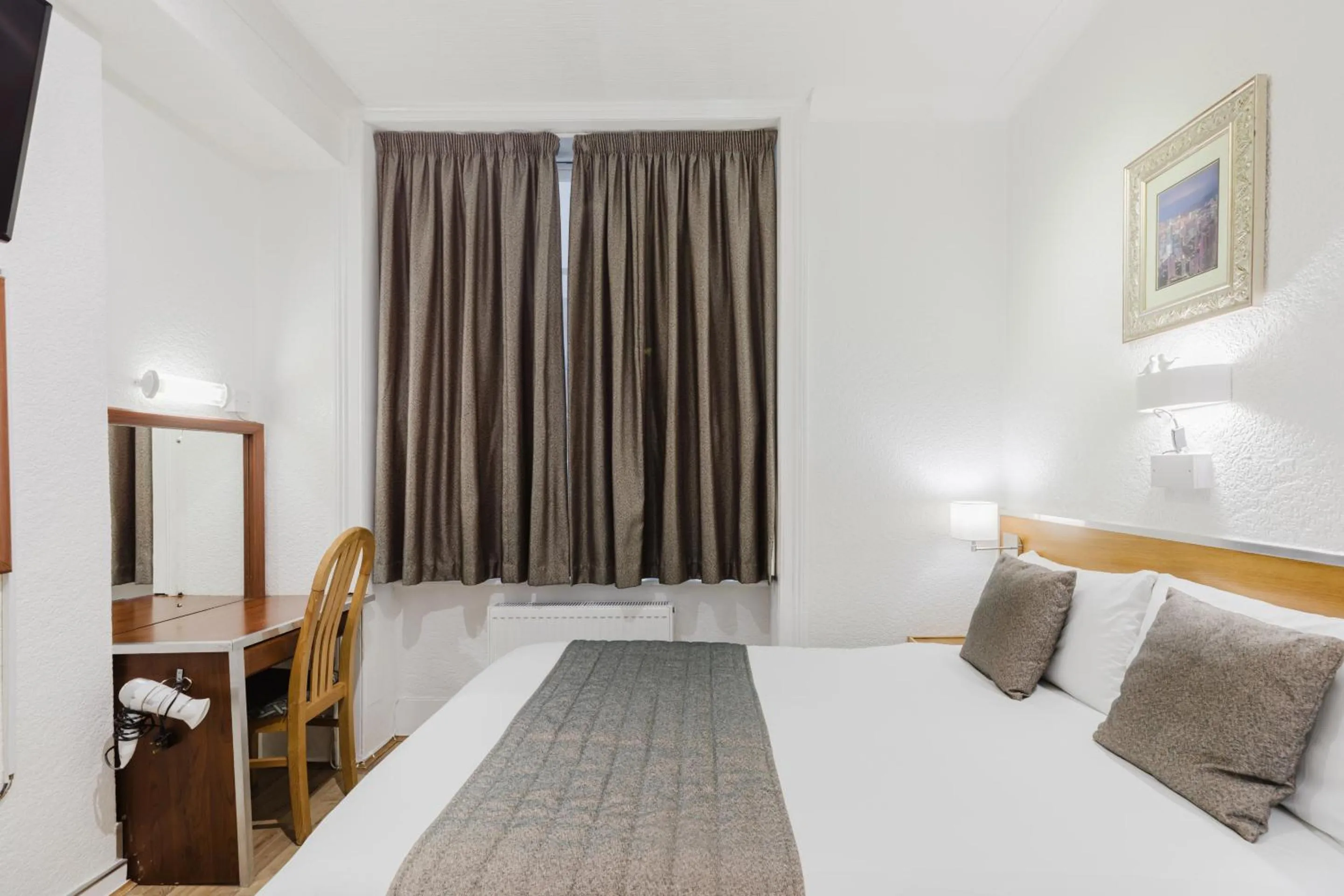 Bedroom, Bed in The Chapter Hotels - Falcon Hotel