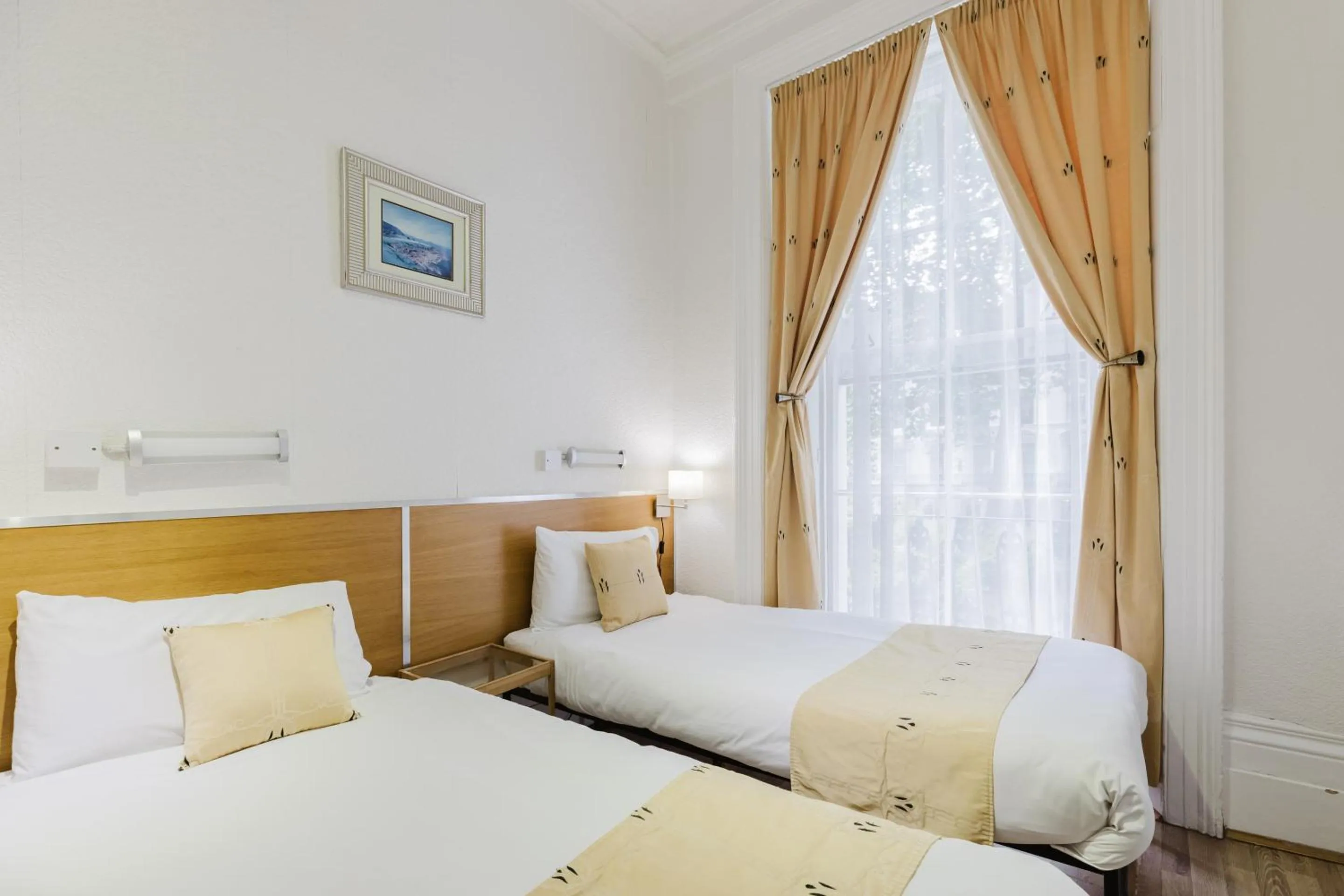 Bedroom, Bed in The Chapter Hotels - Falcon Hotel