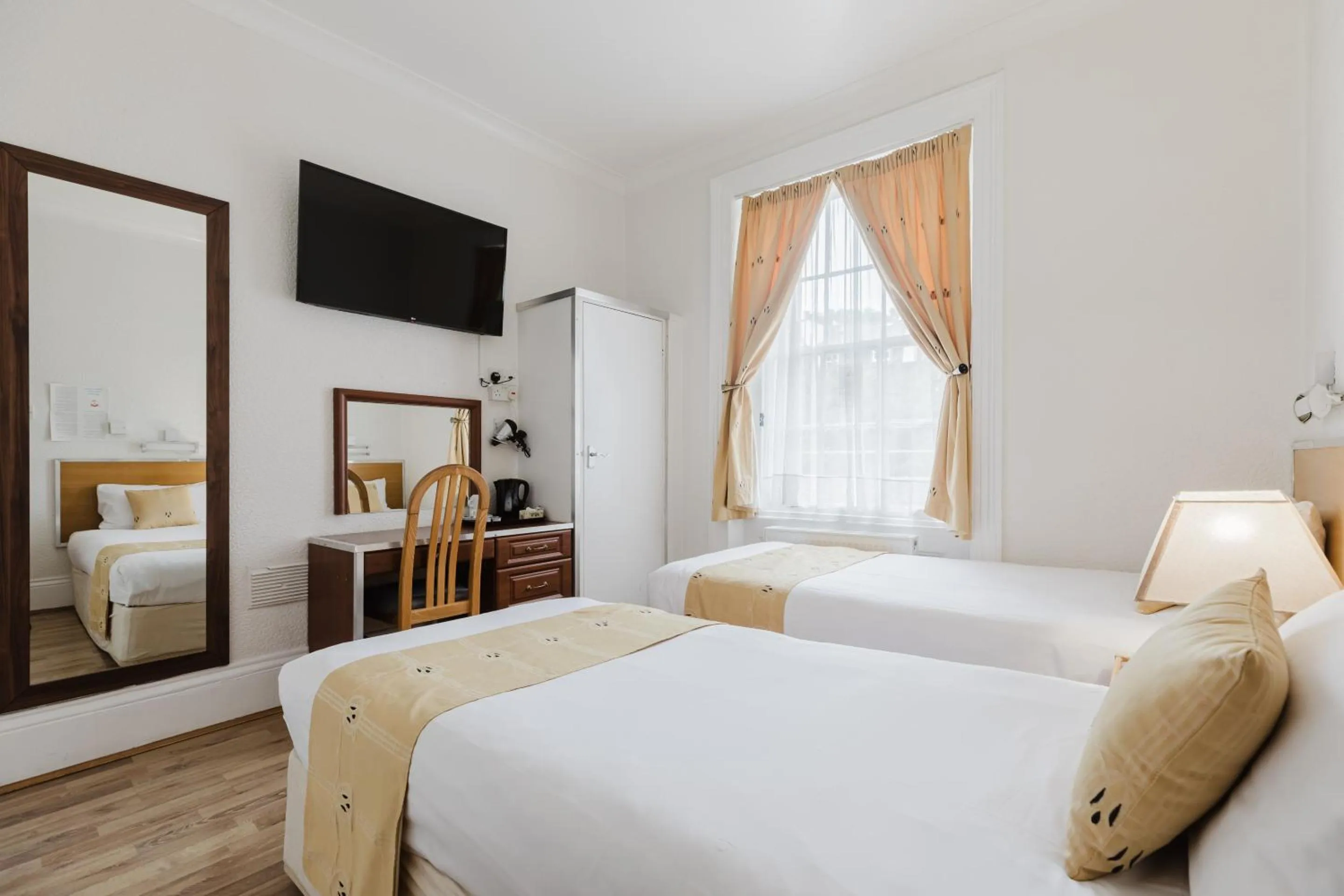 Bedroom, Bed in The Chapter Hotels - Falcon Hotel