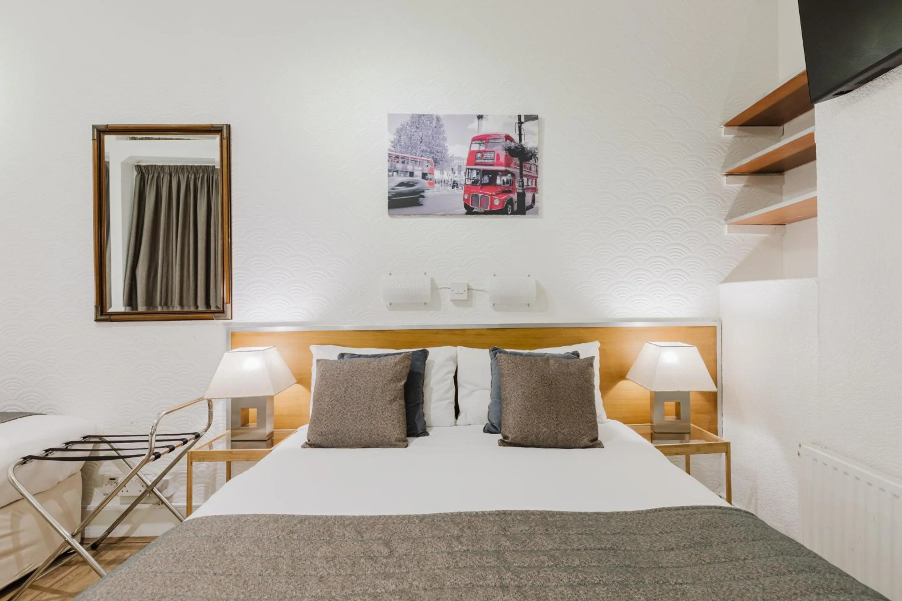 Bedroom, Bed in The Chapter Hotels - Falcon Hotel