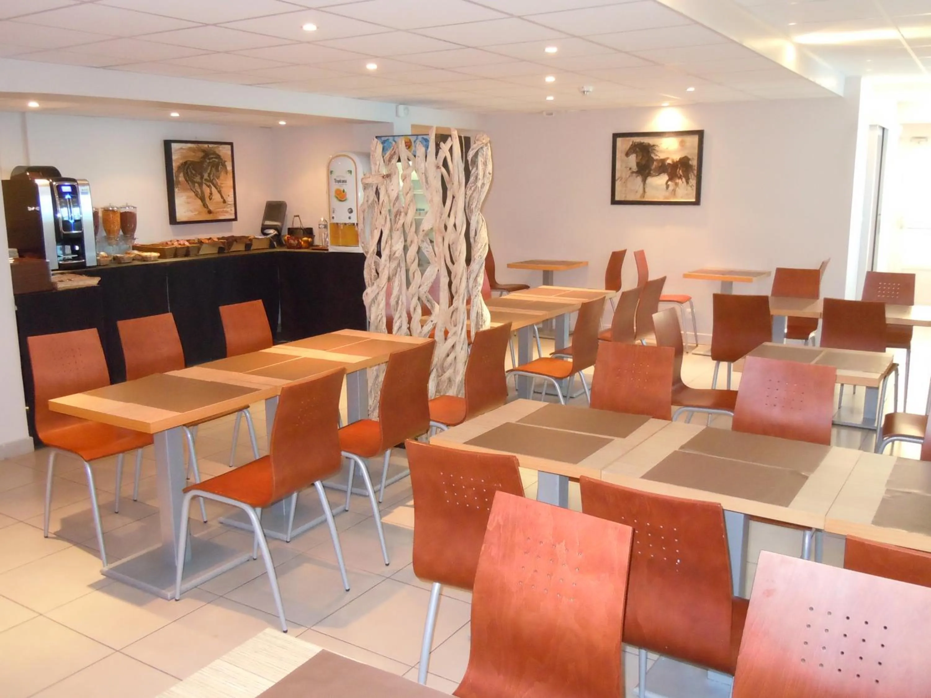 Breakfast in Sweet Home Appart'Hôtel Deauville Sud