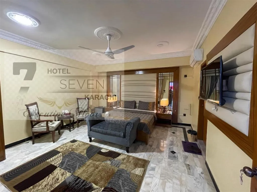 Photo of the whole room, Bed in Hotel Seven 7