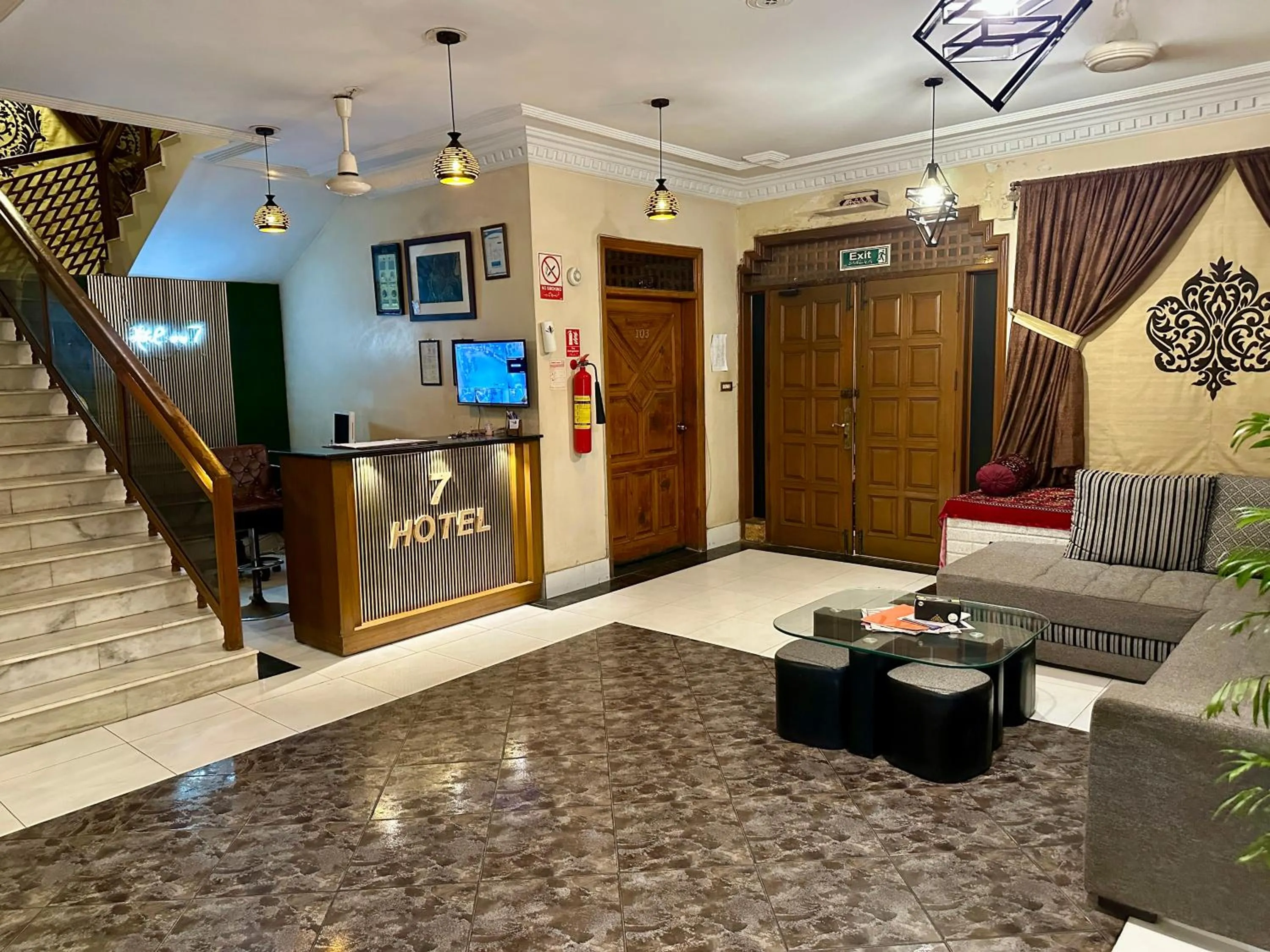 Facade/entrance in Hotel Seven 7