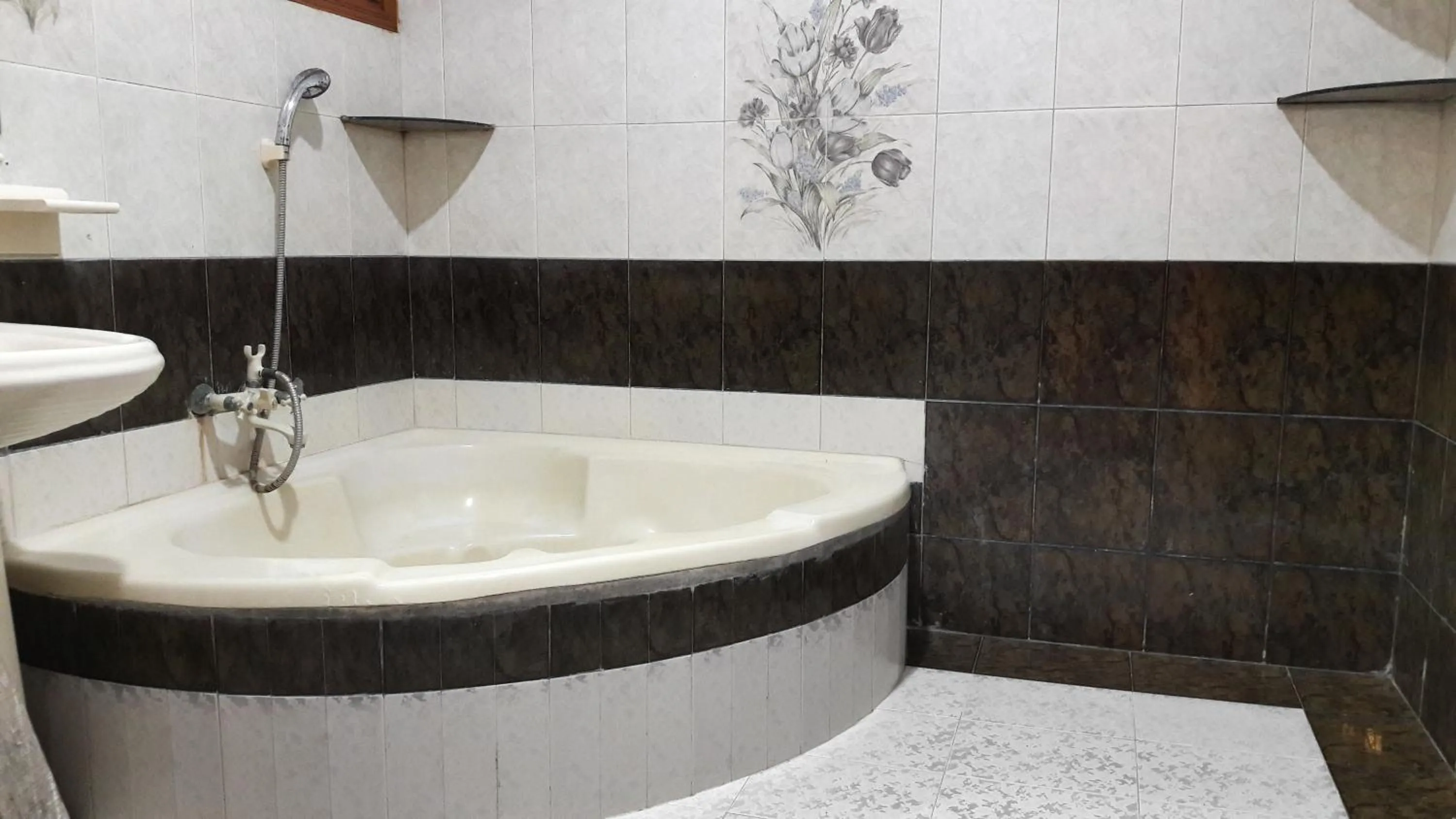 Hot Tub in Hotel Seven 7