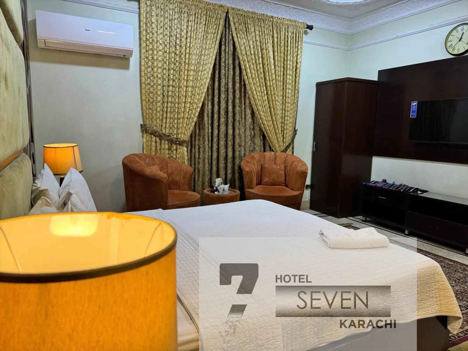 Bed in Hotel Seven 7