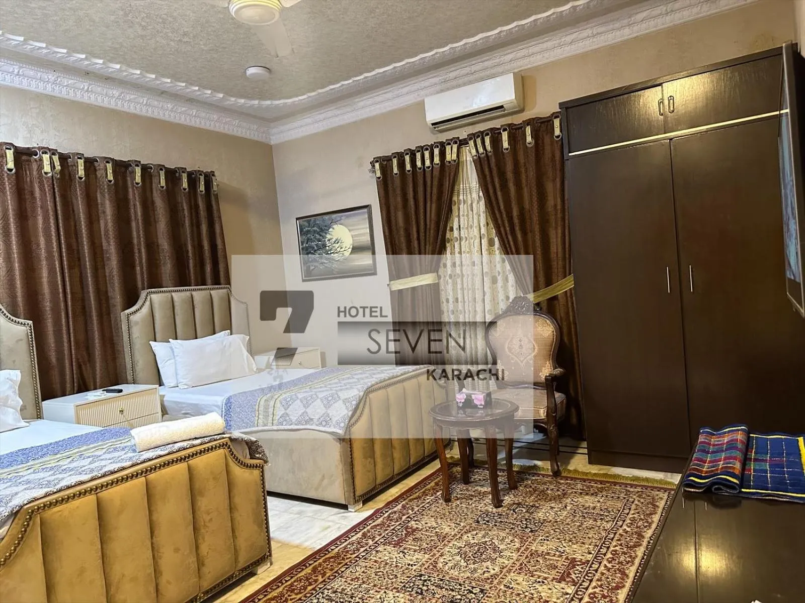 Photo of the whole room, Bed in Hotel Seven 7