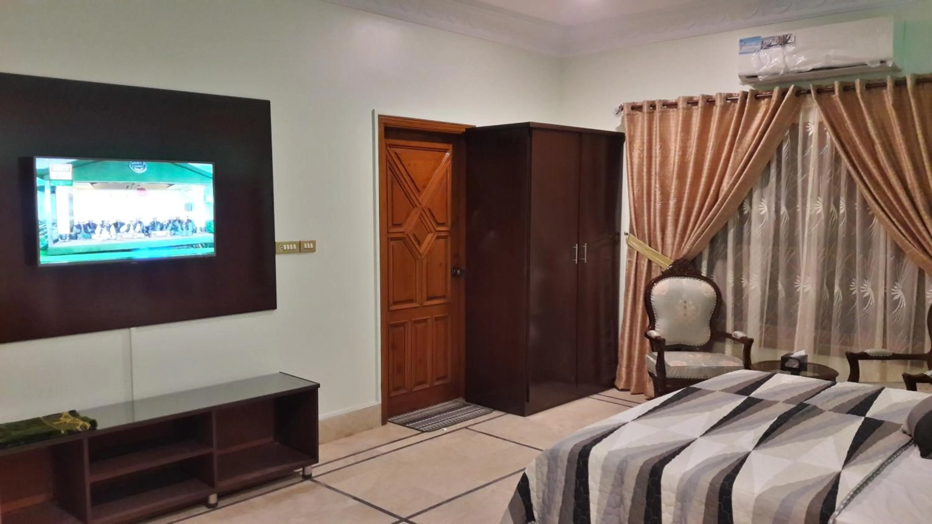 TV and multimedia, Bed in Hotel Seven 7