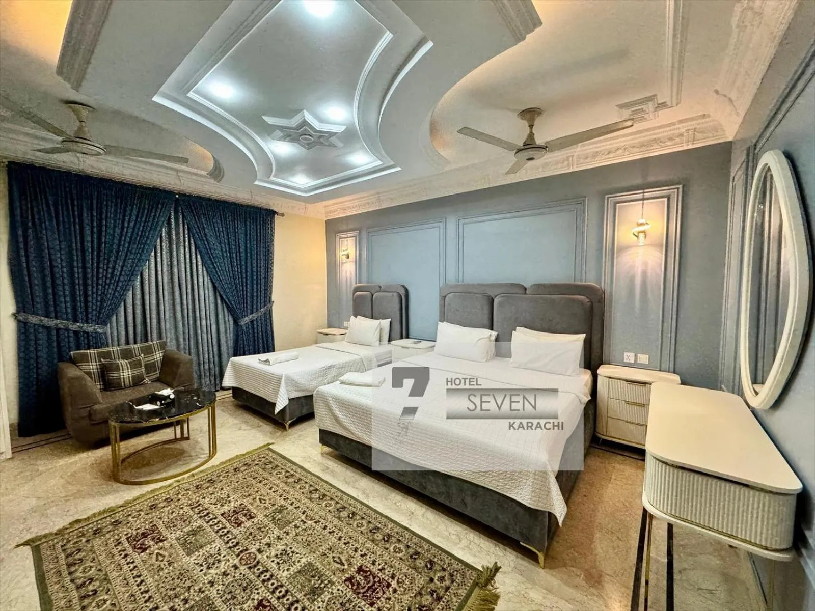 Photo of the whole room, Bed in Hotel Seven 7