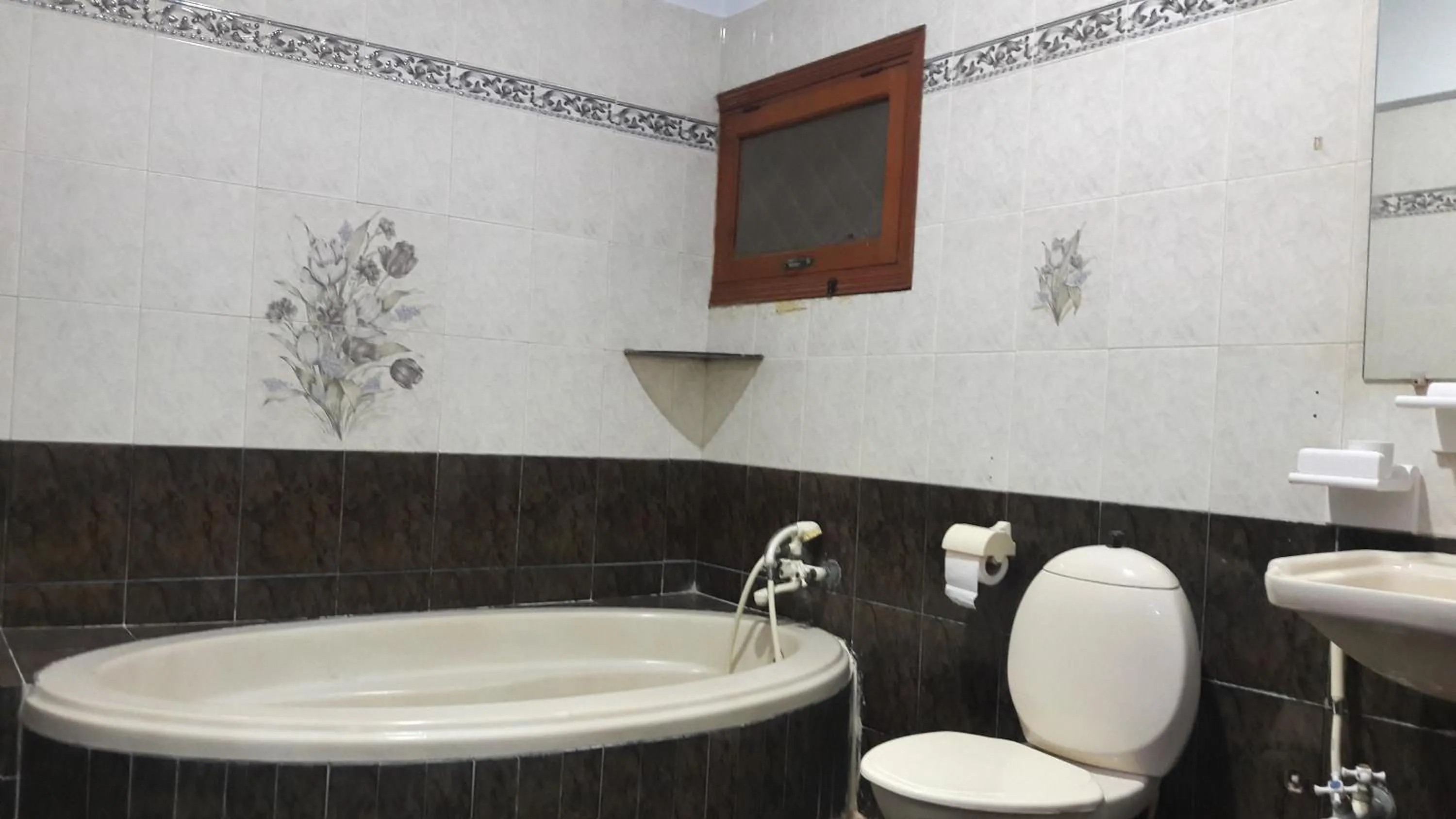 Hot Tub in Hotel Seven 7