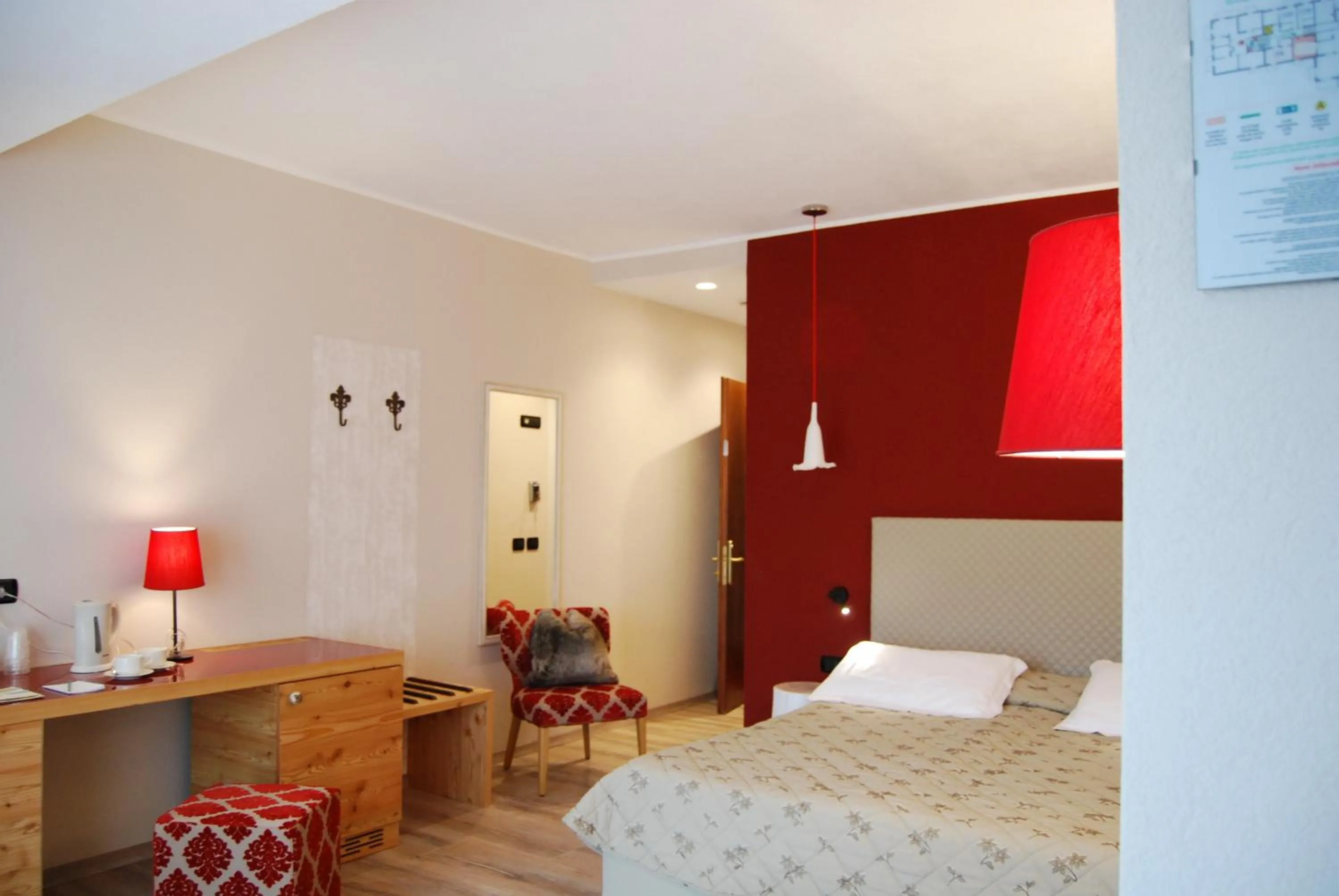 Coffee/tea facilities, Bed in Il Piccolo Dolomiti Resort