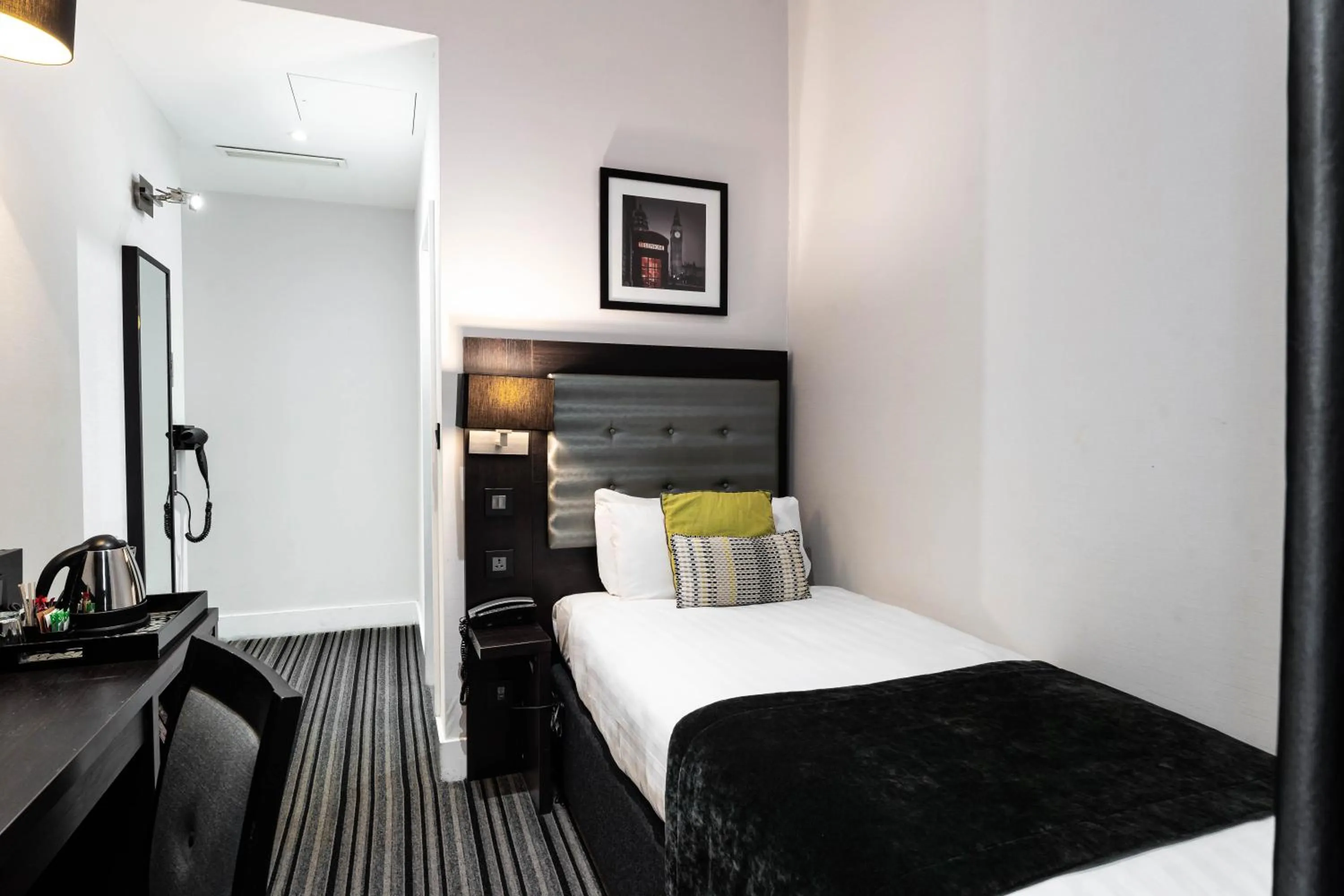 Bed in The W14 Kensington