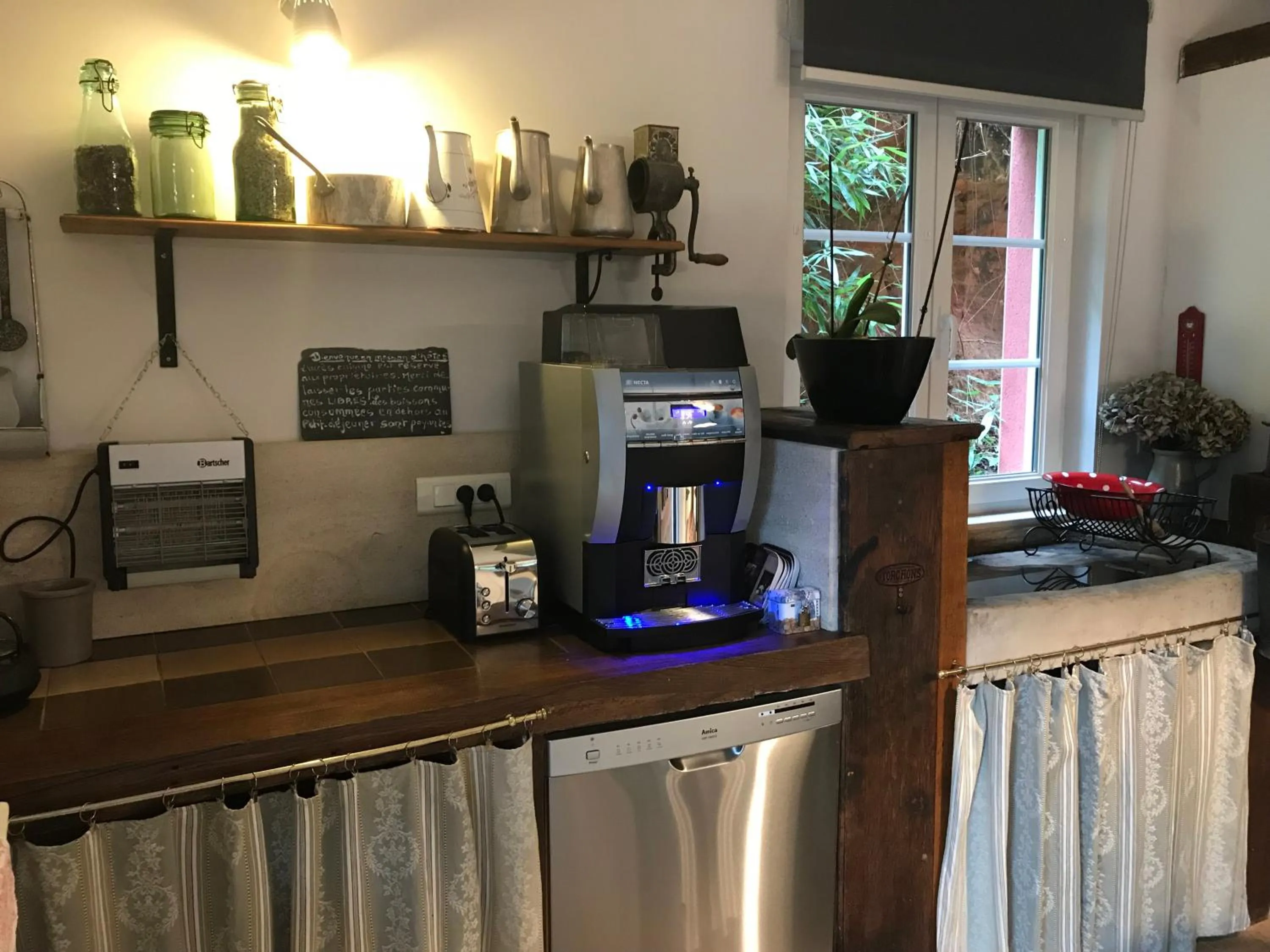 Coffee/tea facilities in Logis Hôtel DOMAINE du MOULIN