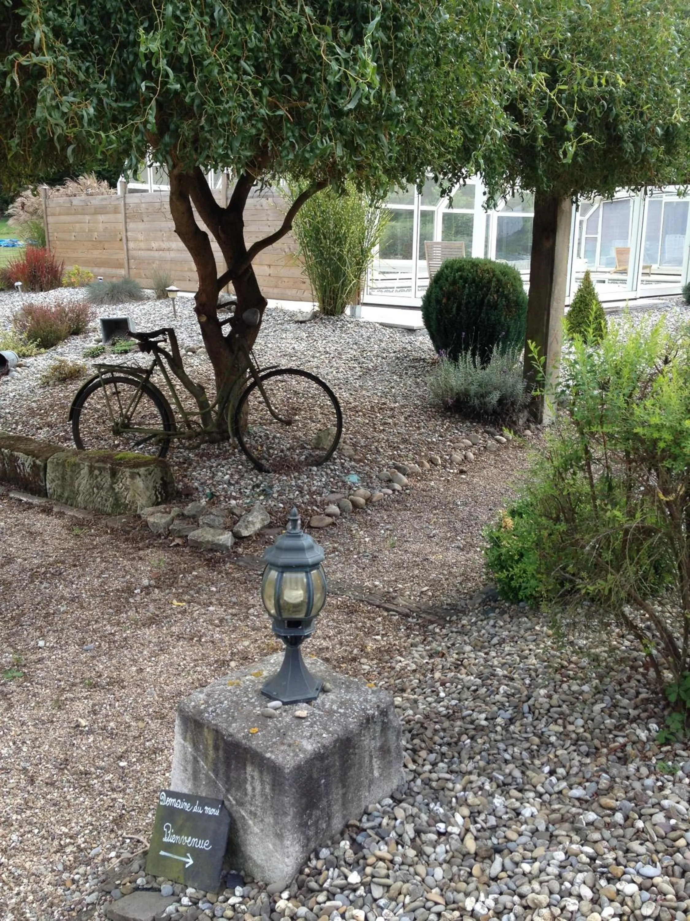 Garden in Logis Hôtel DOMAINE du MOULIN