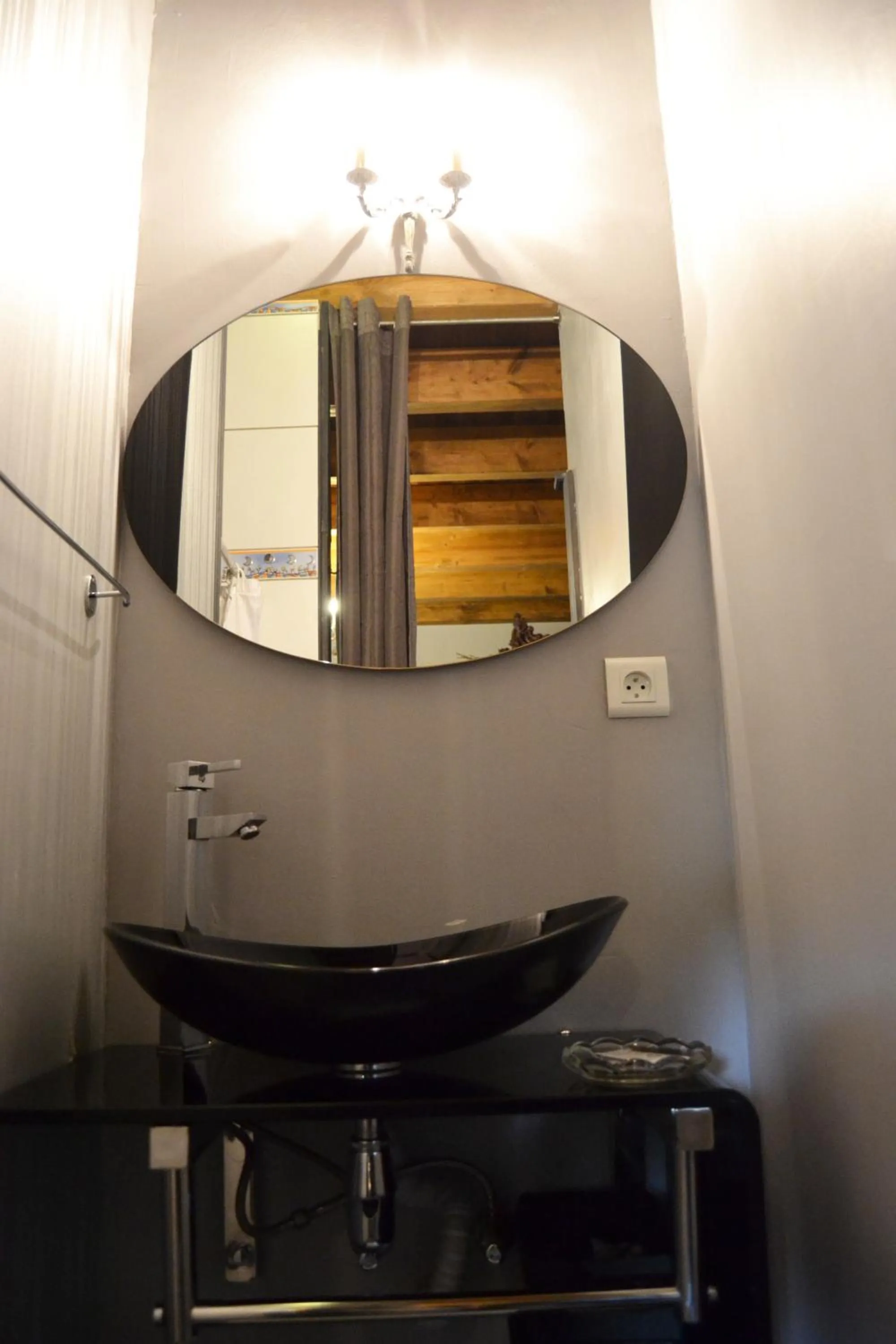 Bathroom in Logis Hôtel DOMAINE du MOULIN