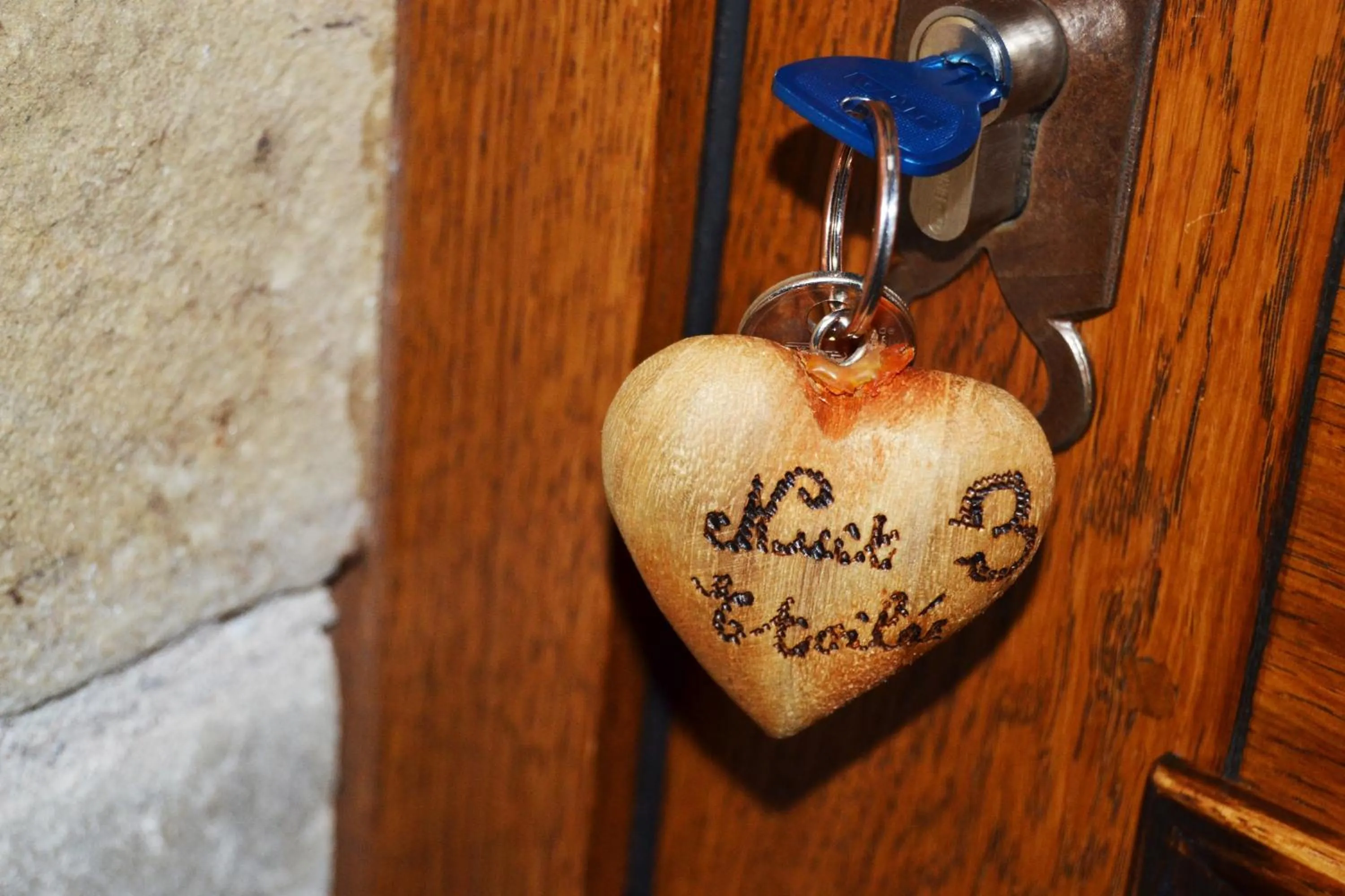 Decorative detail in Logis Hôtel DOMAINE du MOULIN