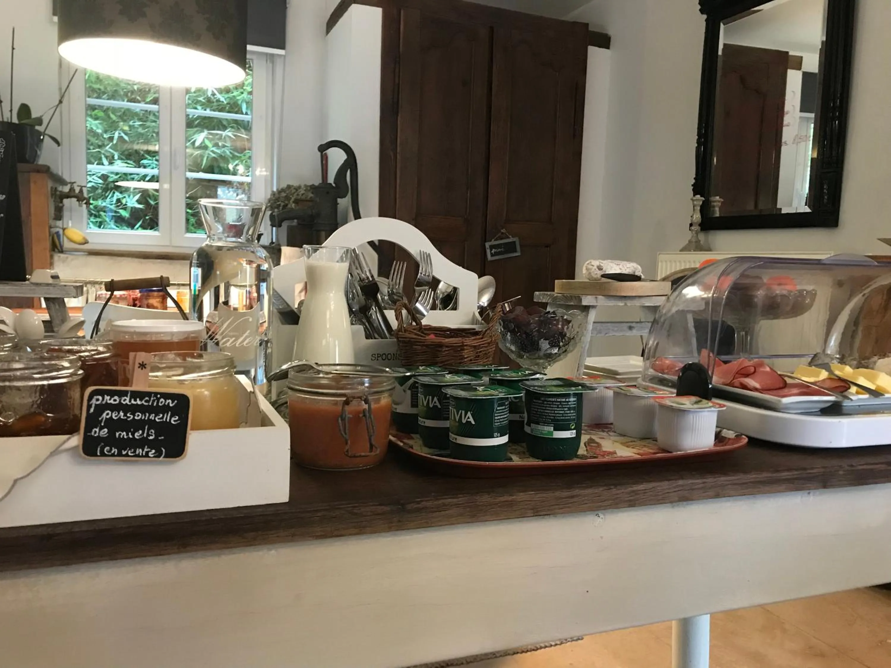 Food and drinks in Logis Hôtel DOMAINE du MOULIN