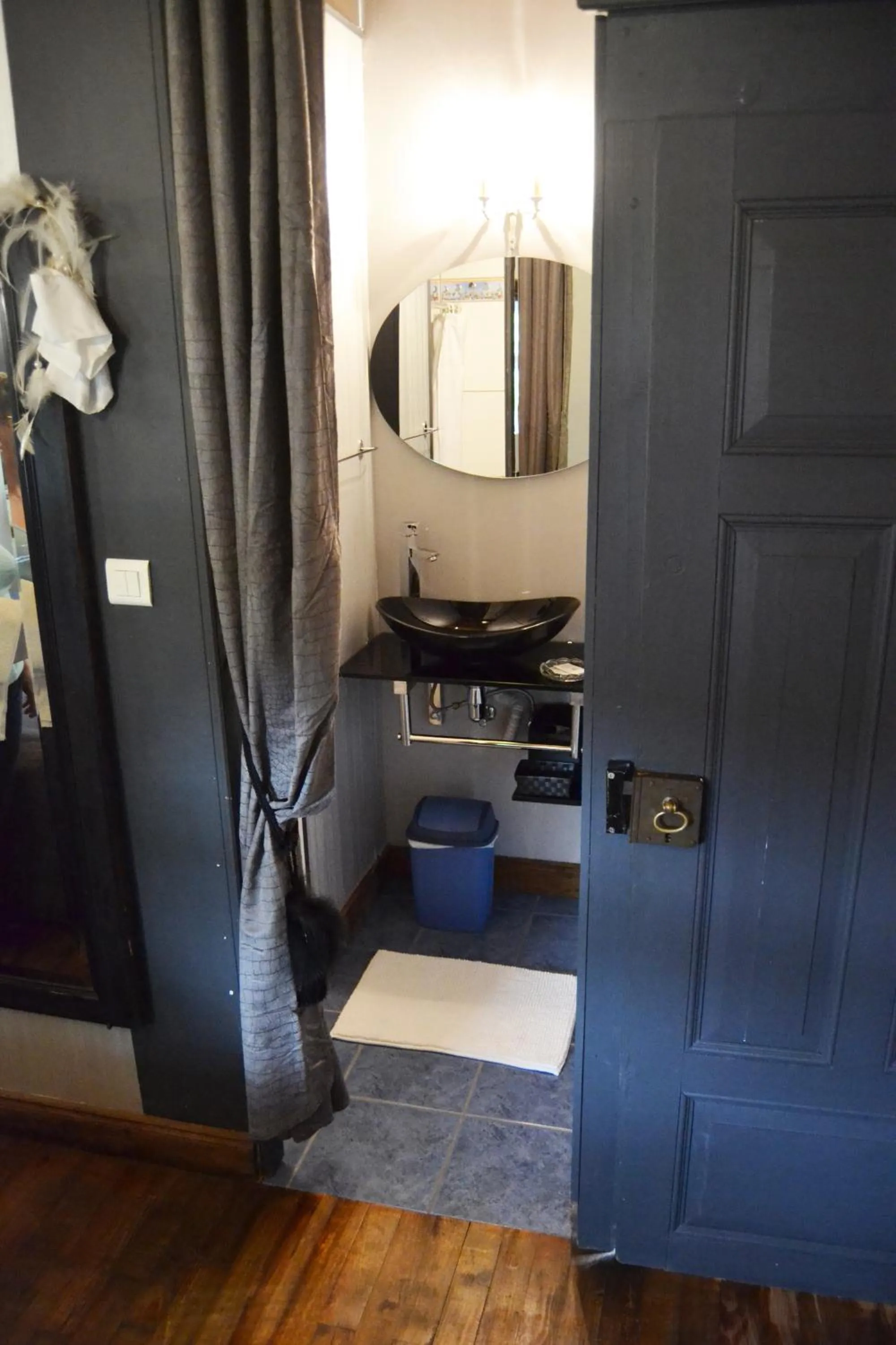 Bathroom in Logis Hôtel DOMAINE du MOULIN