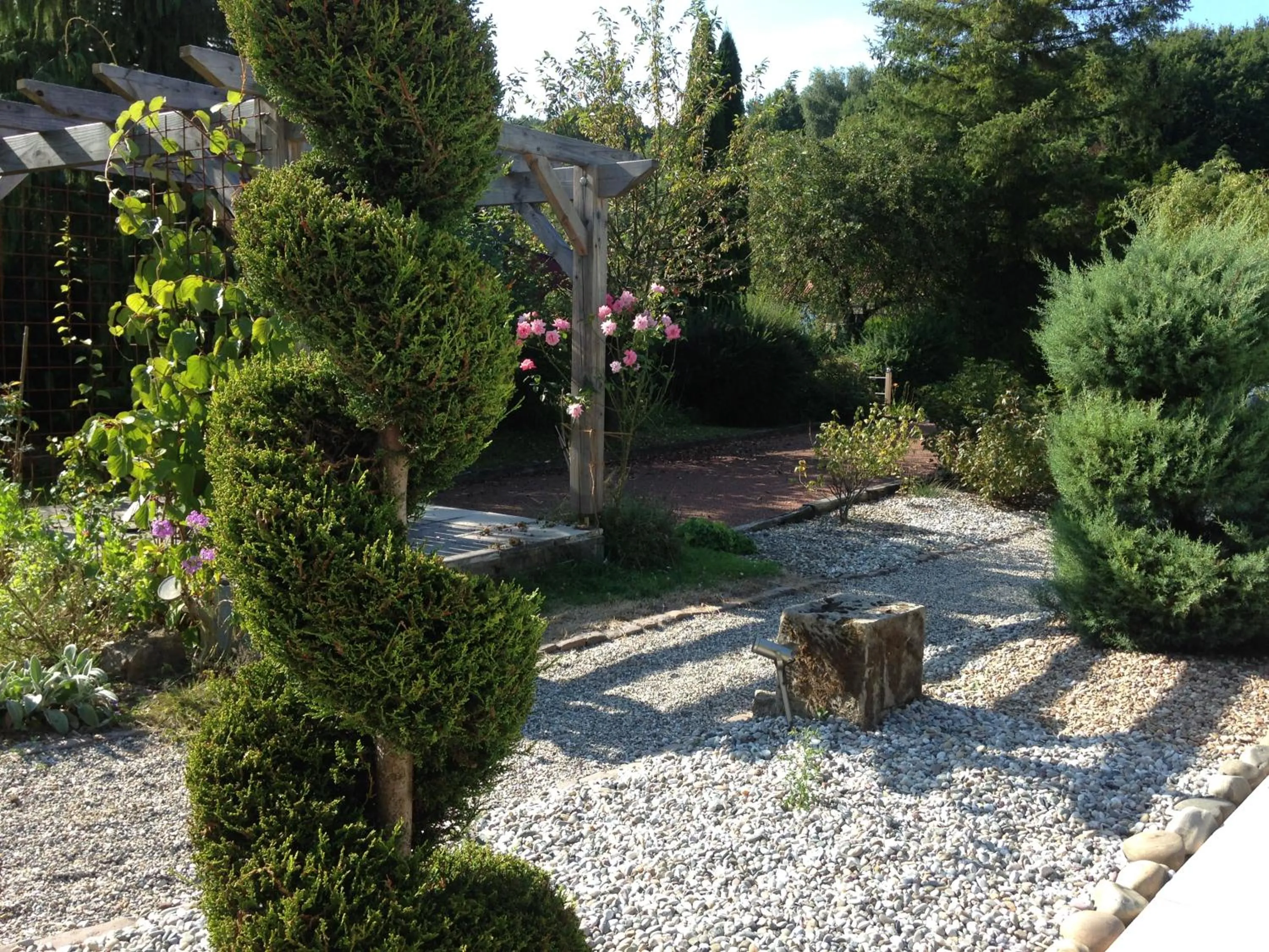 Garden in Logis Hôtel DOMAINE du MOULIN