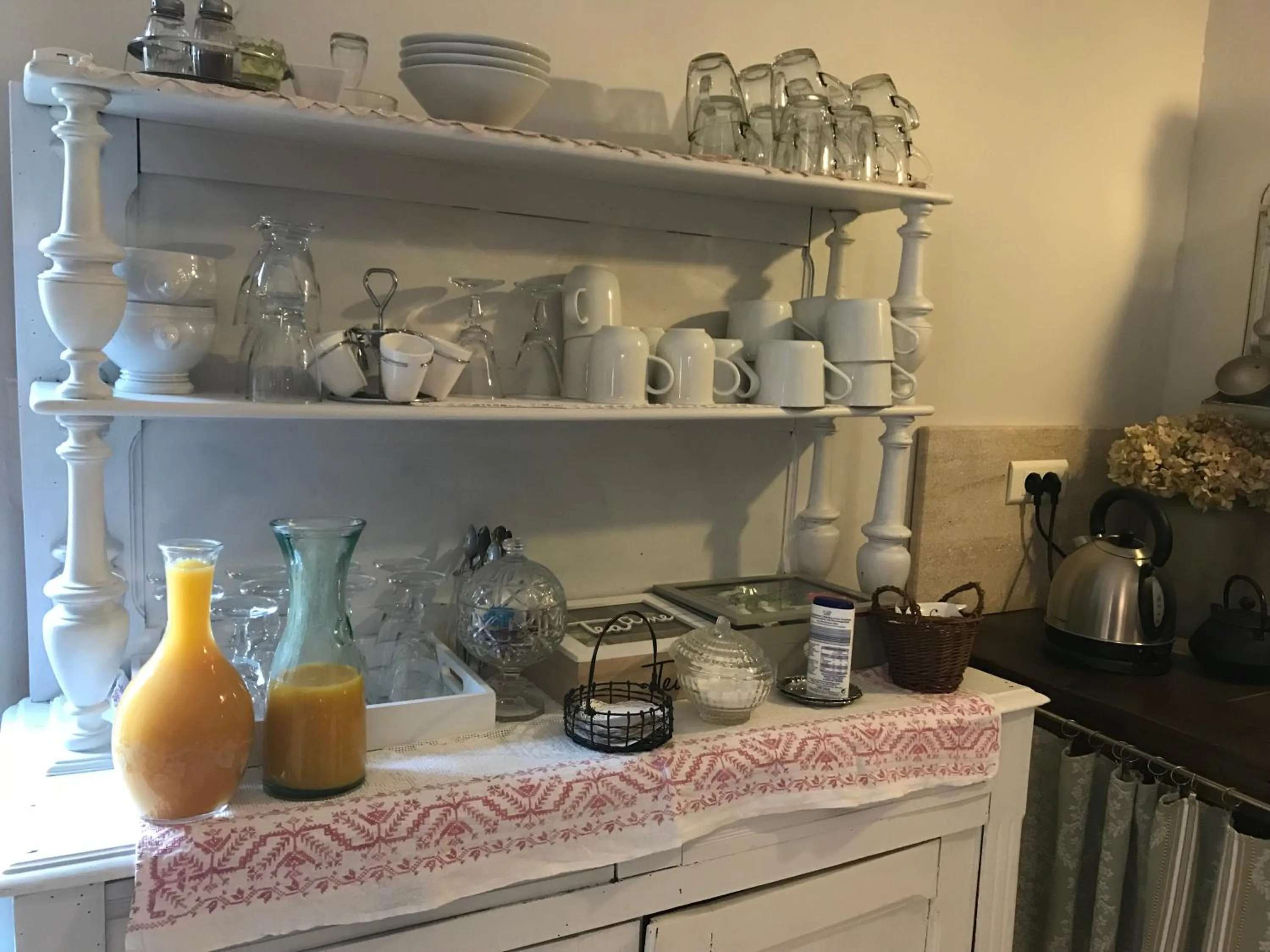 Coffee/tea facilities in Logis Hôtel DOMAINE du MOULIN