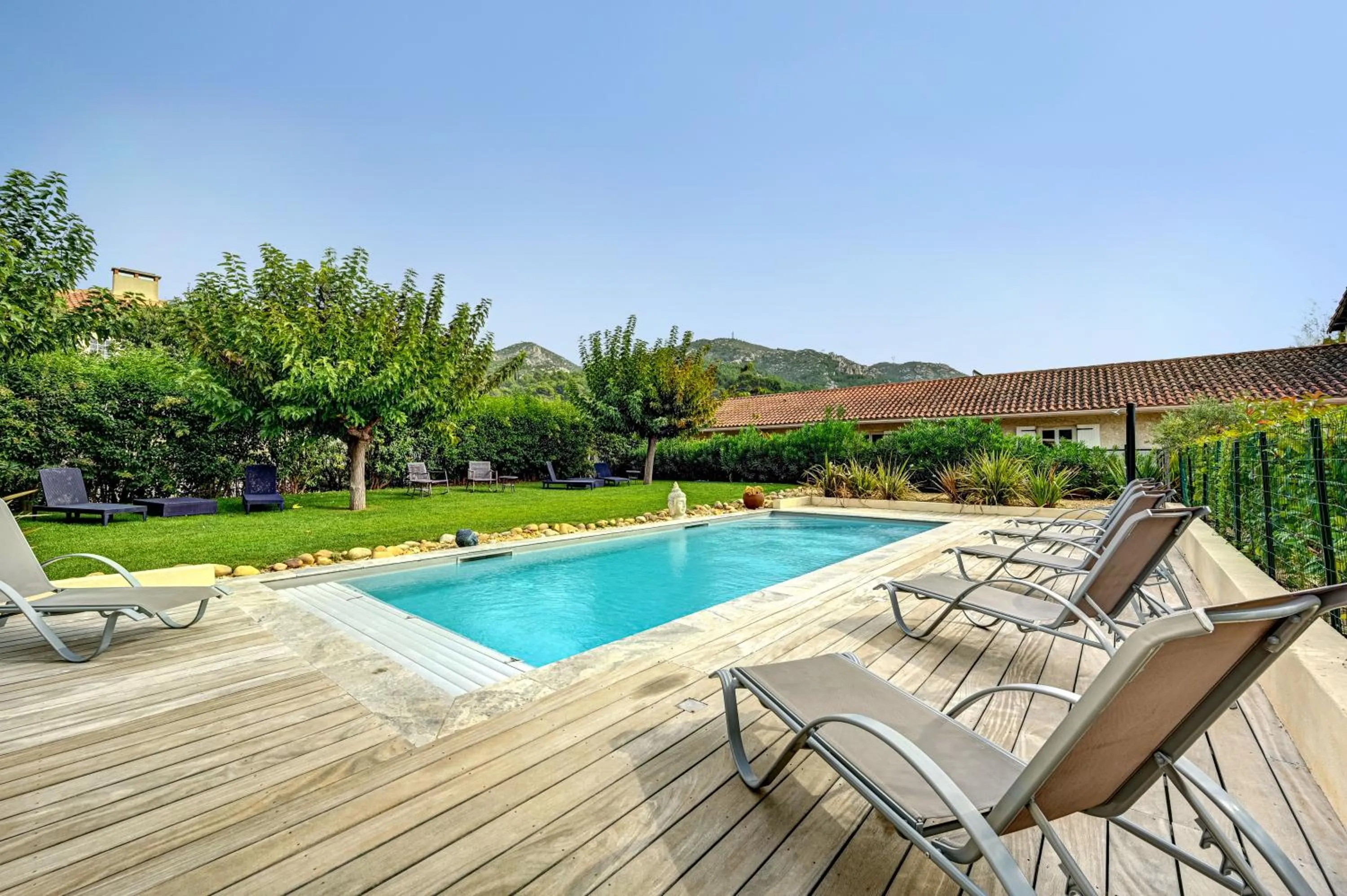 Swimming pool in Contact Hôtel Le Provence