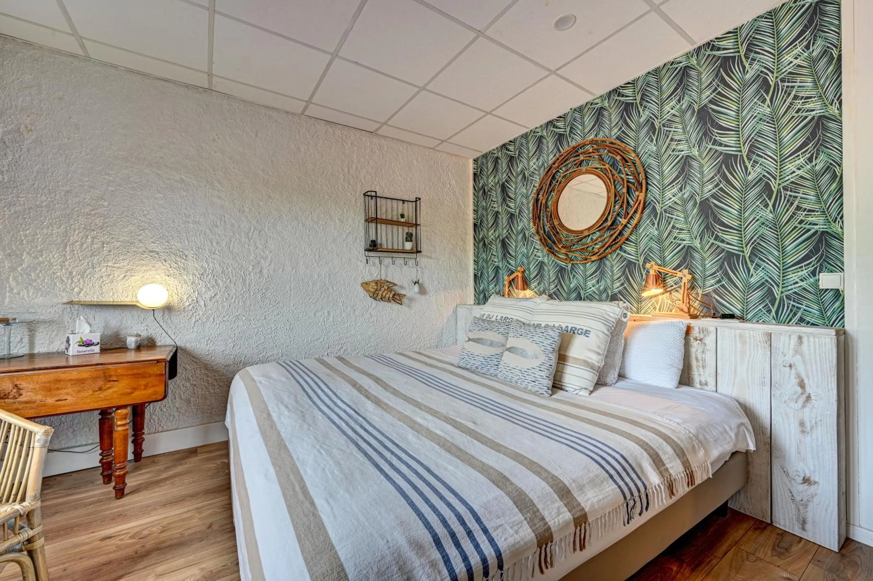 King Room with Garden View - single occupancy in Contact Hôtel Le Provence