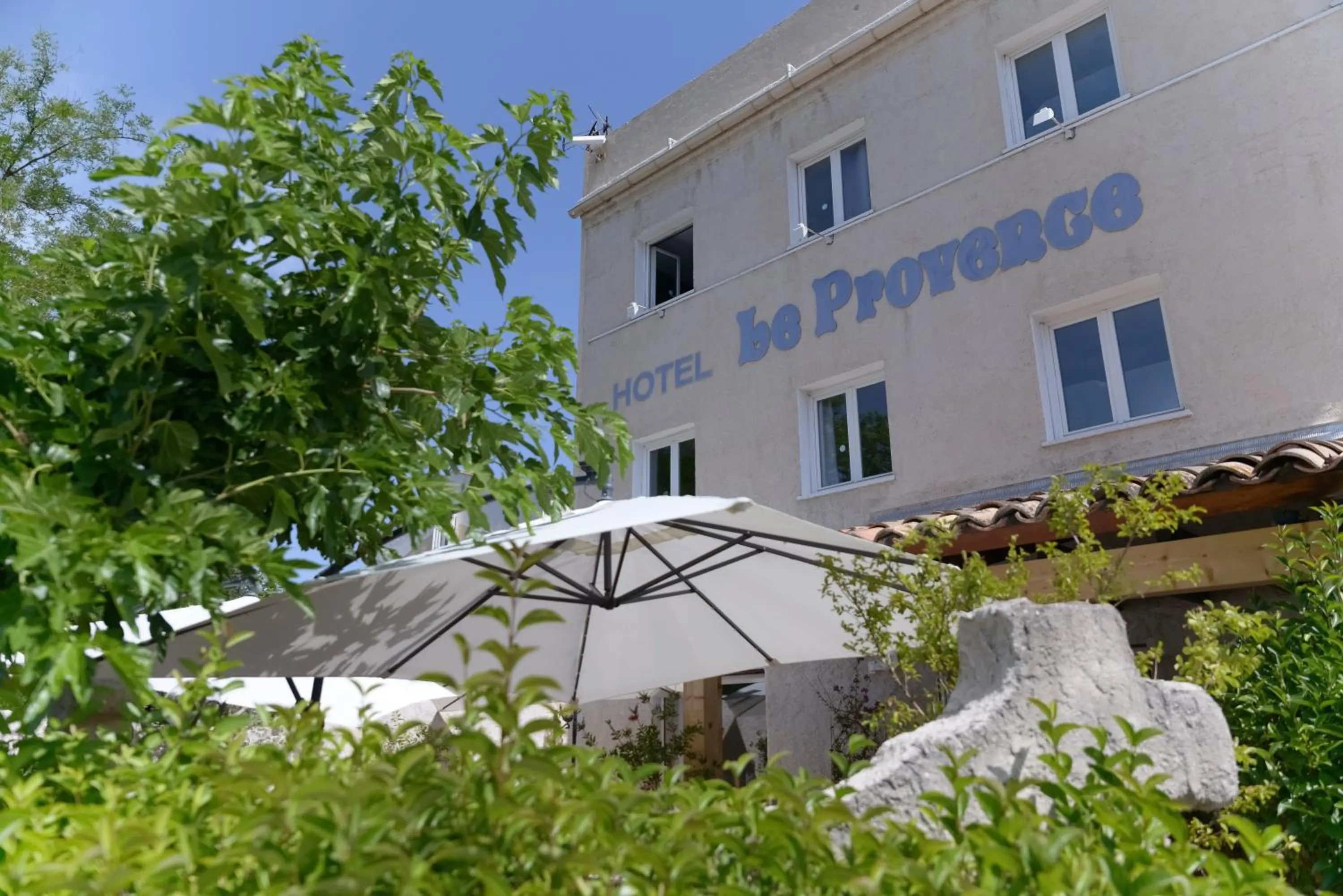 Property building in Contact Hôtel Le Provence
