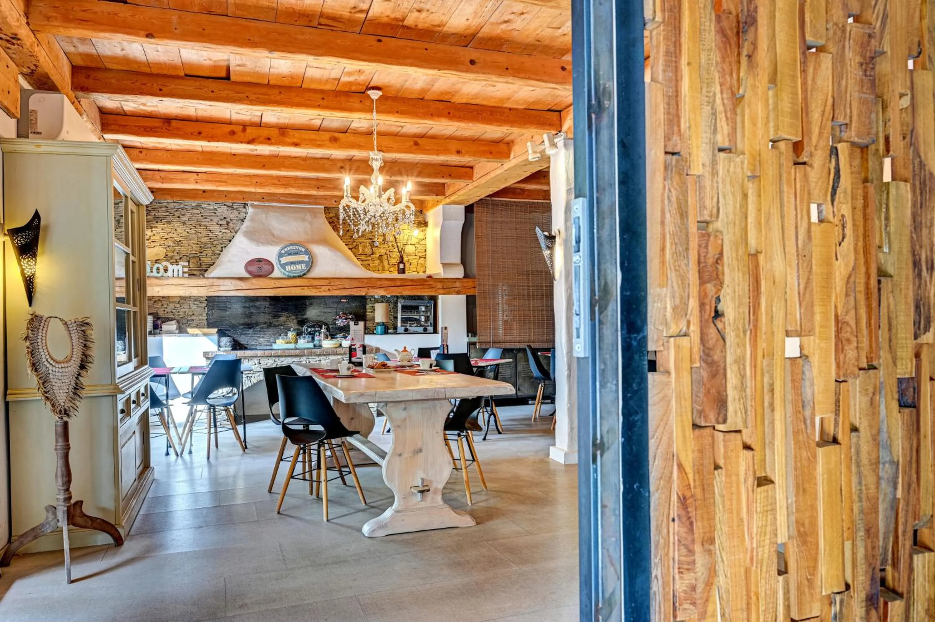 Dining area in Contact Hôtel Le Provence
