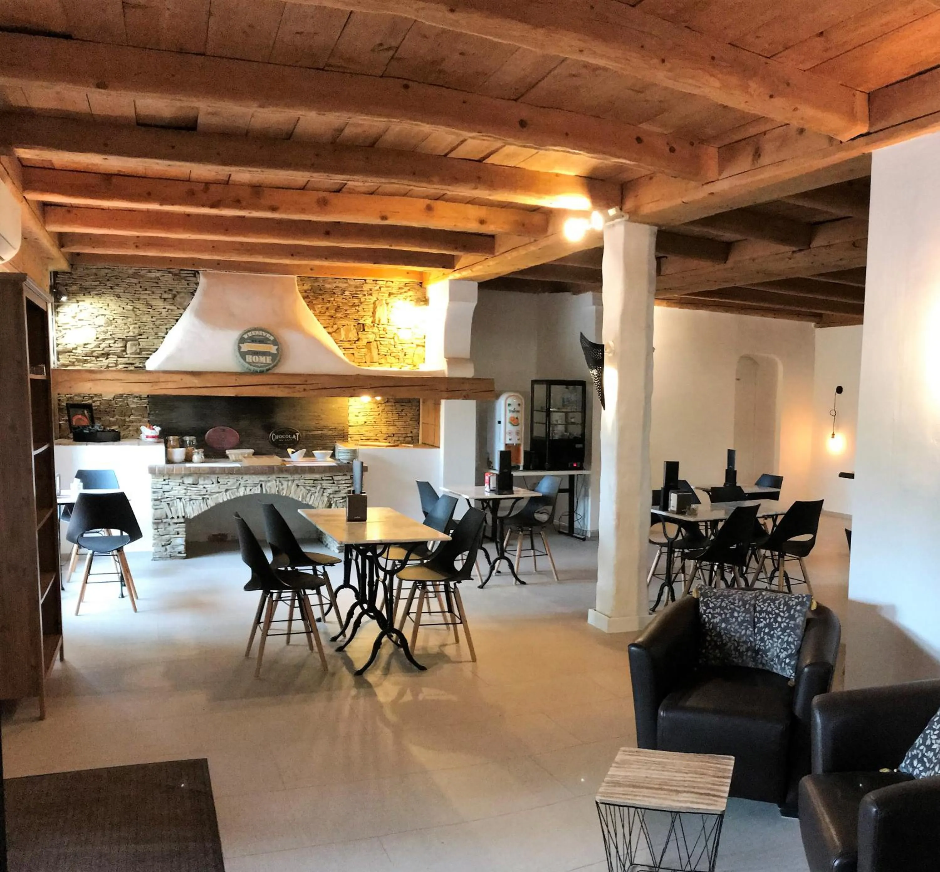 Living room in Contact Hôtel Le Provence